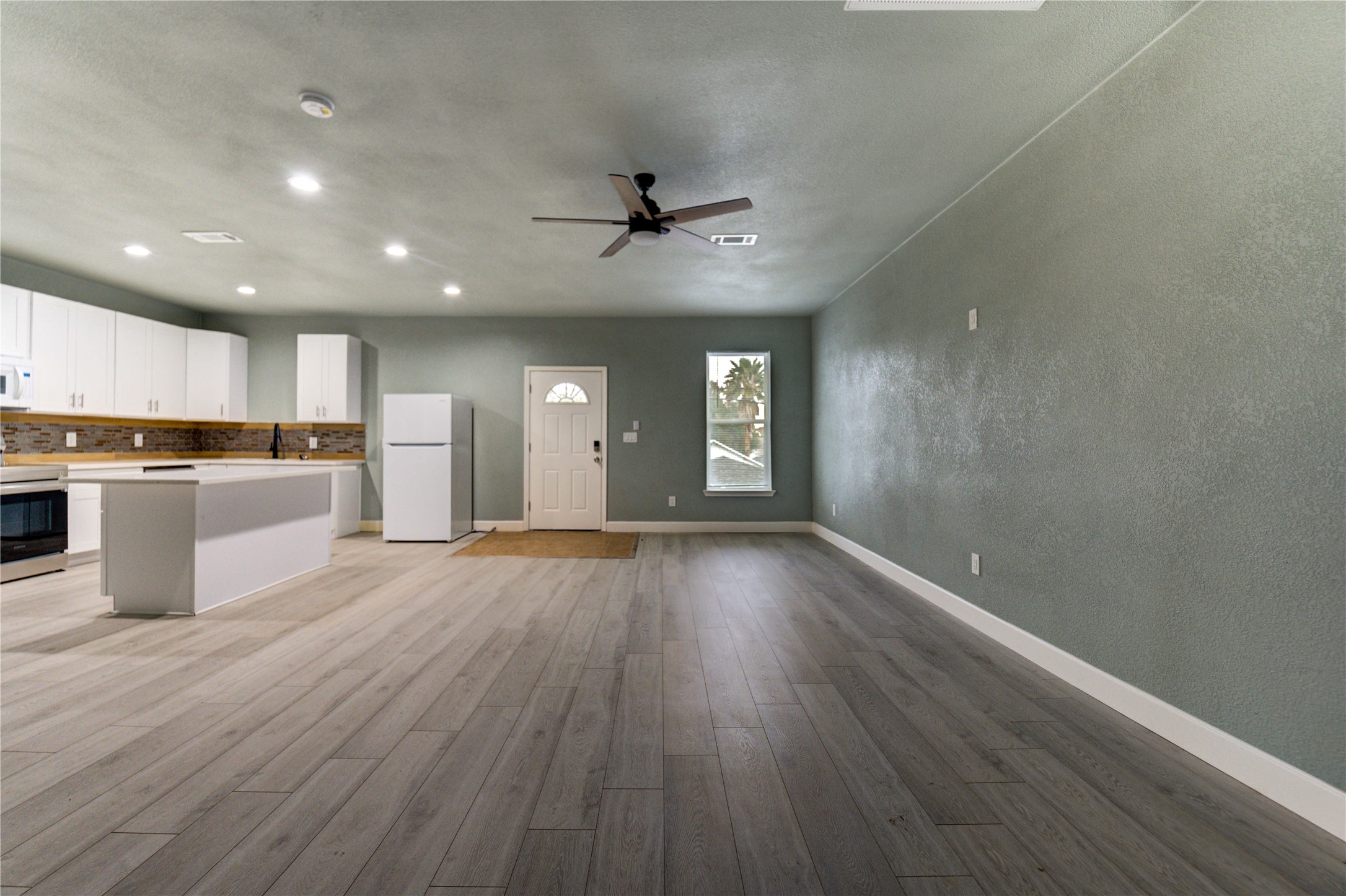 4323 Continental Drive Property Photo 7