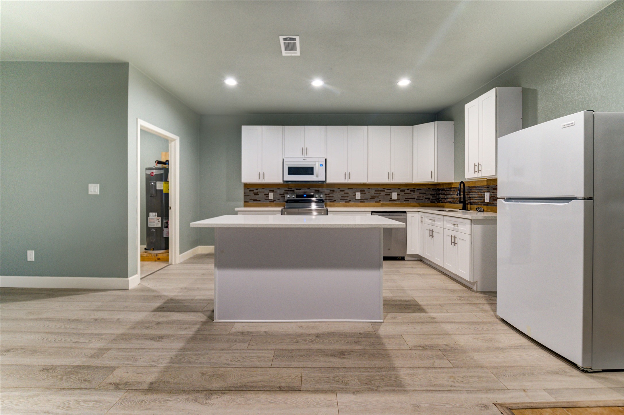 4323 Continental Drive Property Photo 12