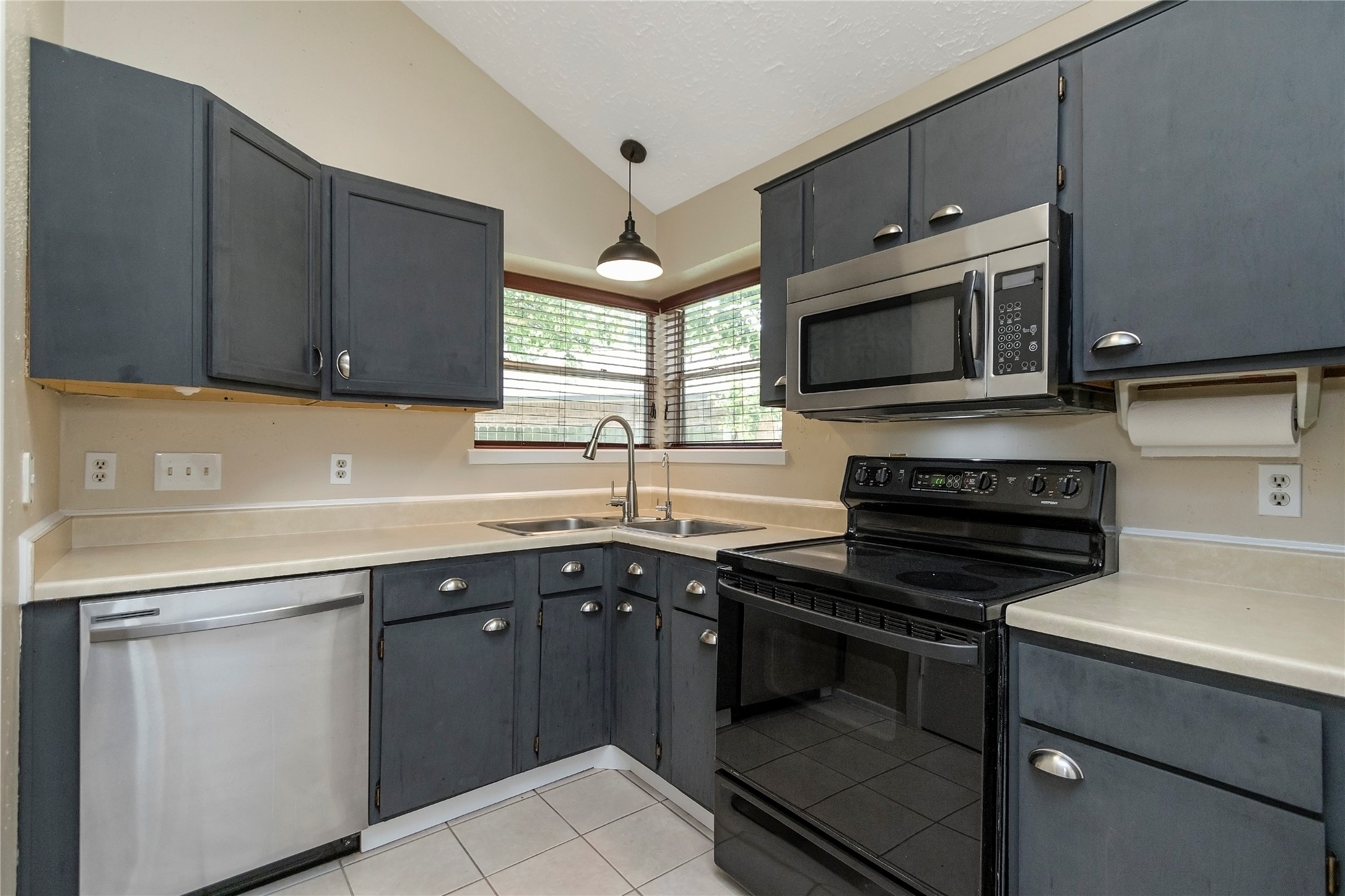 6903 Foxmont Lane Property Photo 1