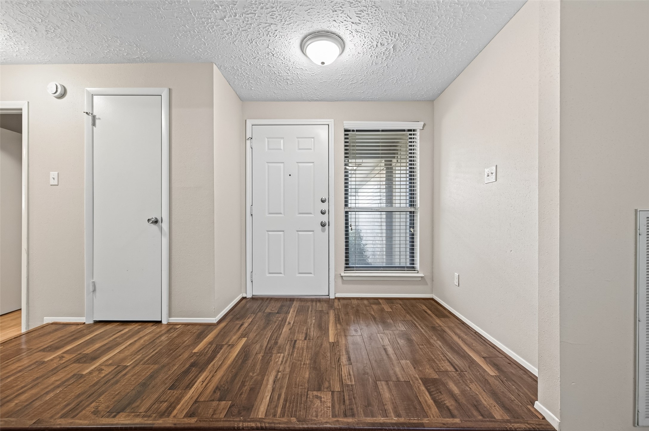 5346 King Richard Drive Property Photo 3