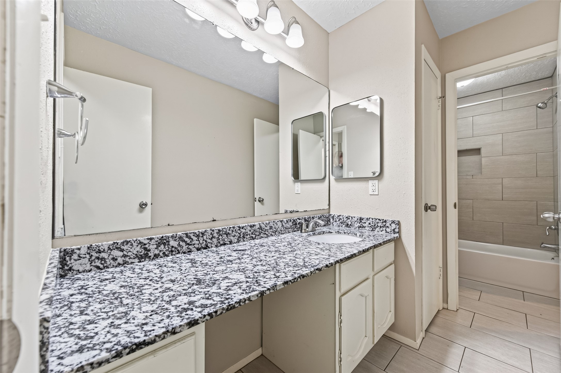 5346 King Richard Drive Property Photo 19