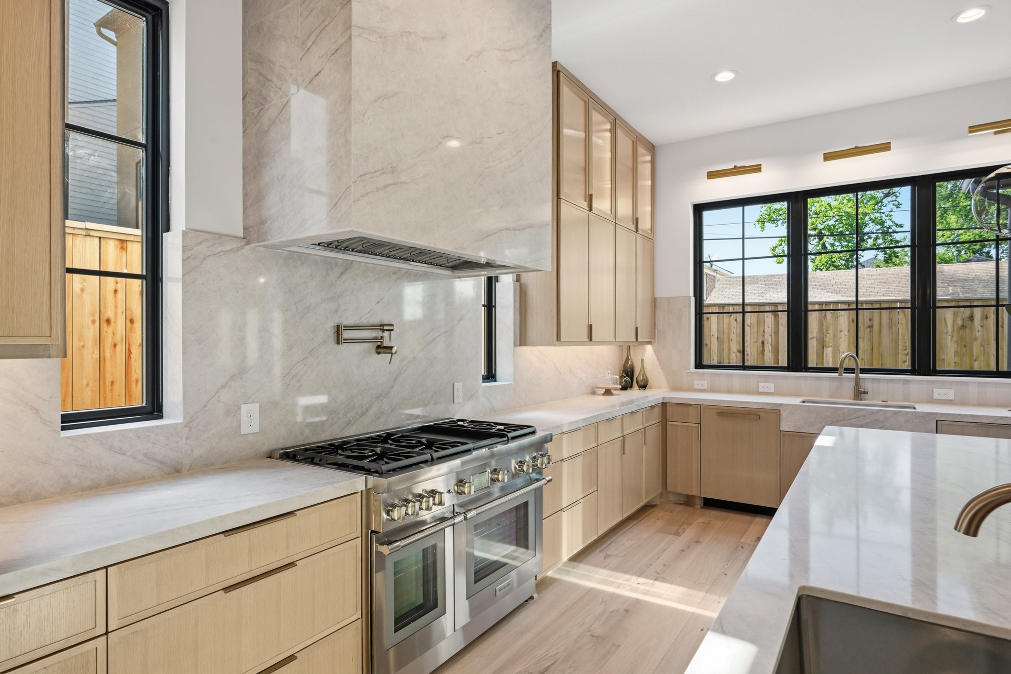 1642 Norfolk Street Property Photo 18