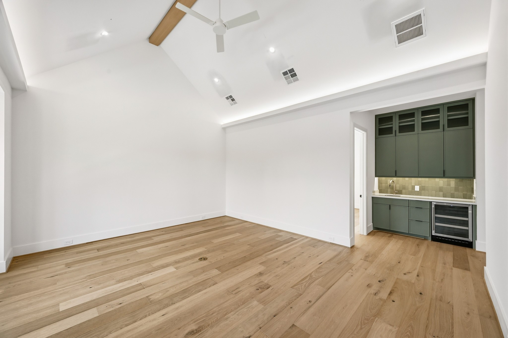 1642 Norfolk Street Property Photo 28