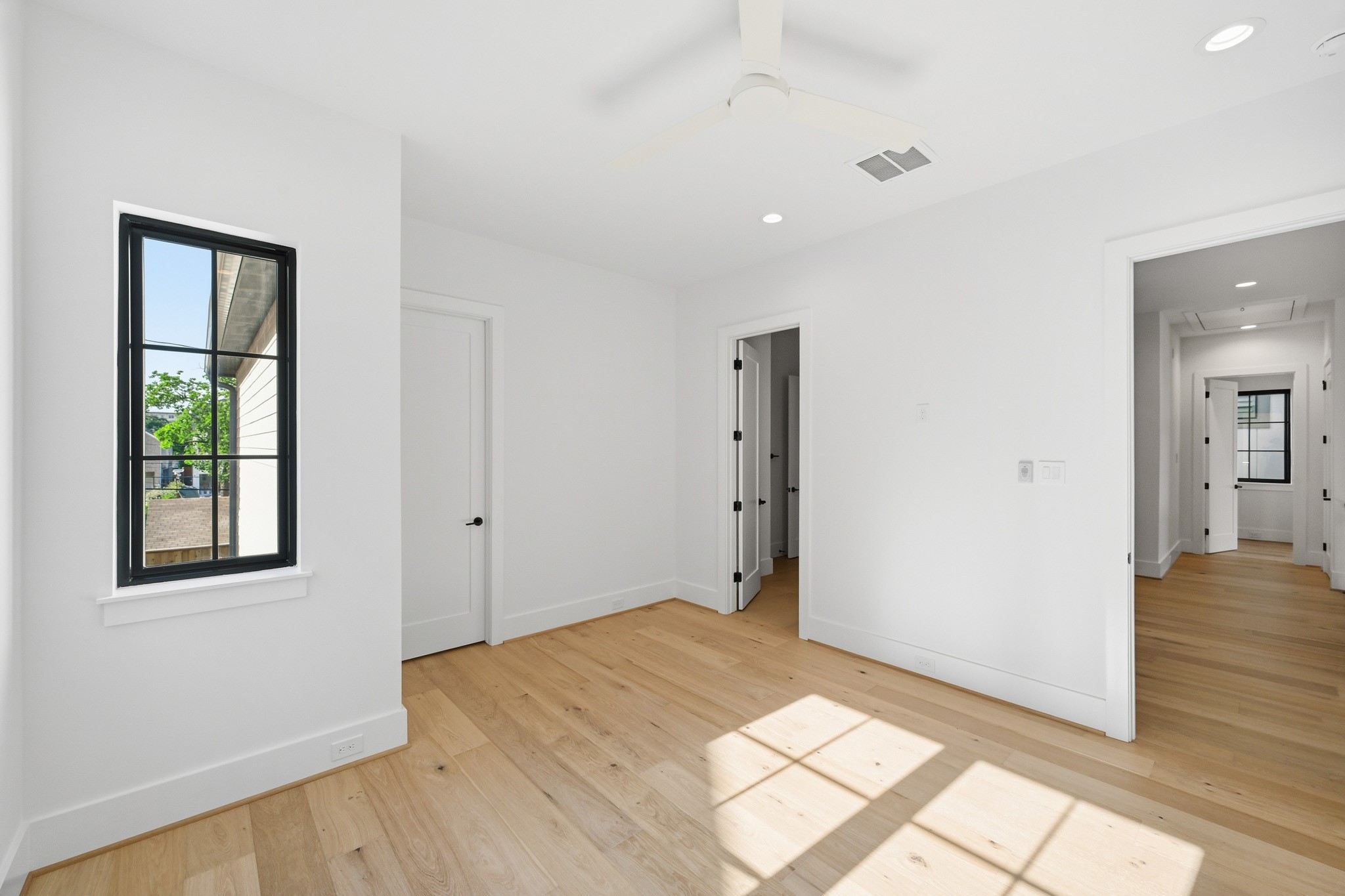 1642 Norfolk Street Property Photo 32