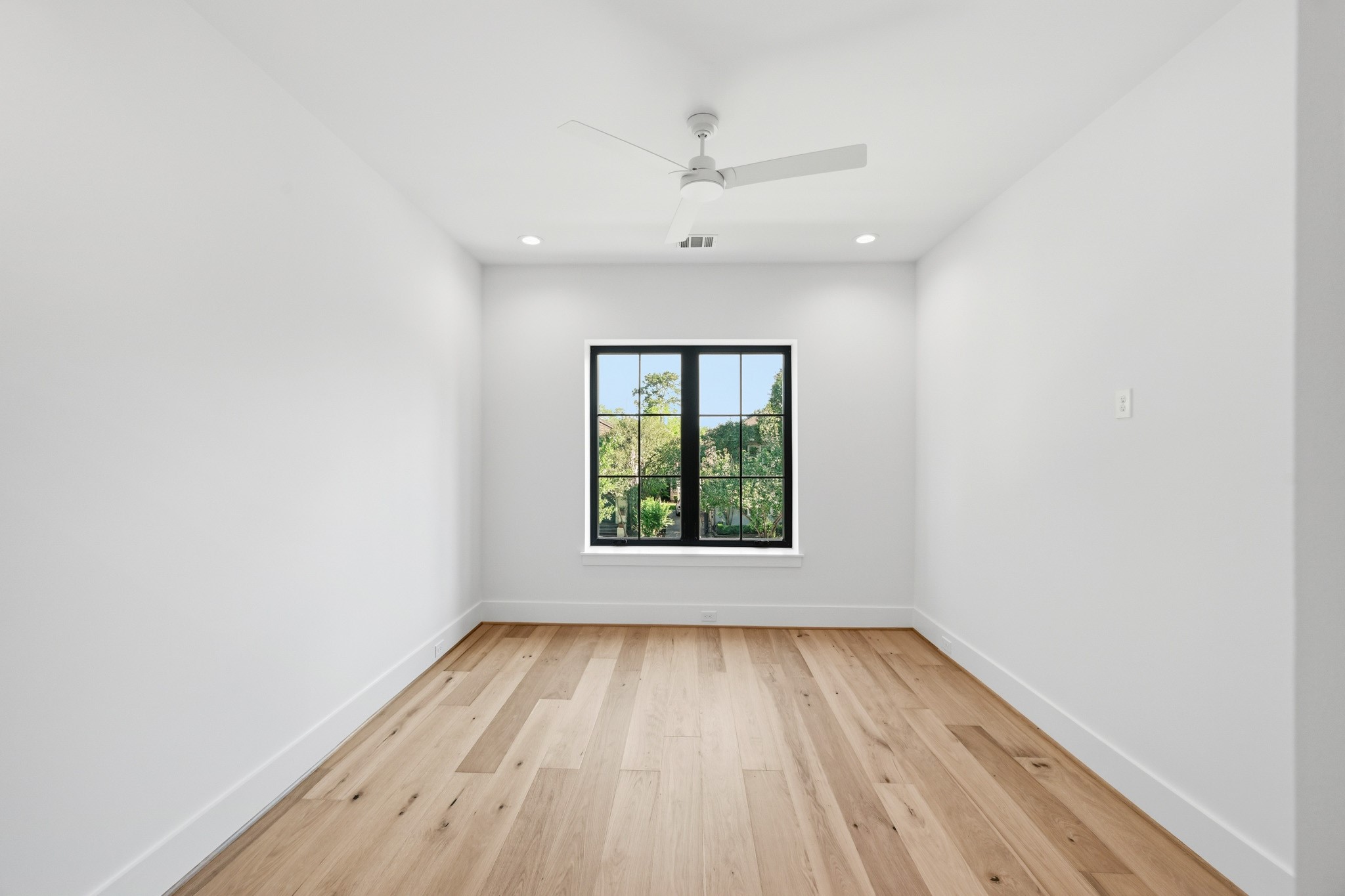 1642 Norfolk Street Property Photo 35