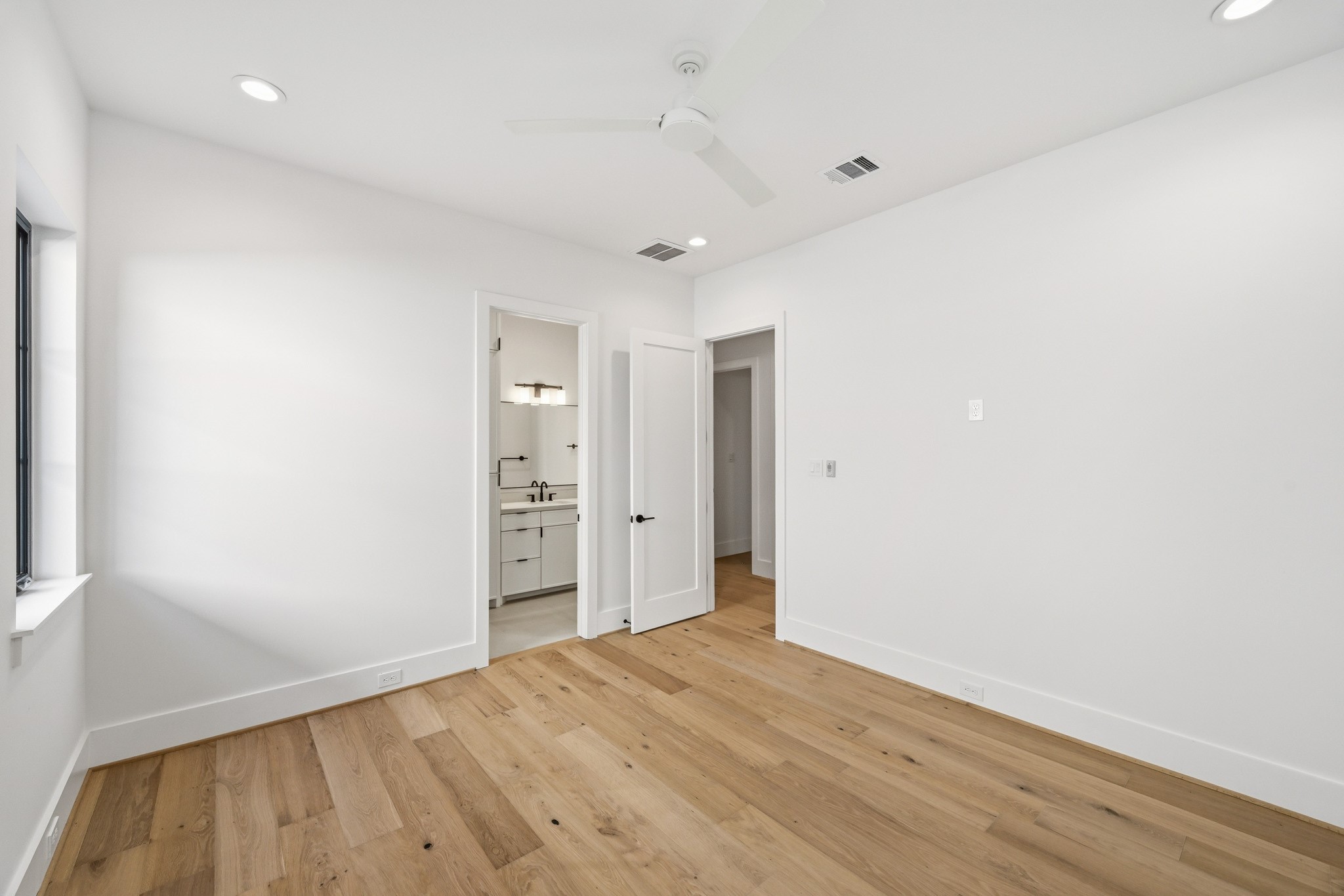 1642 Norfolk Street Property Photo 40