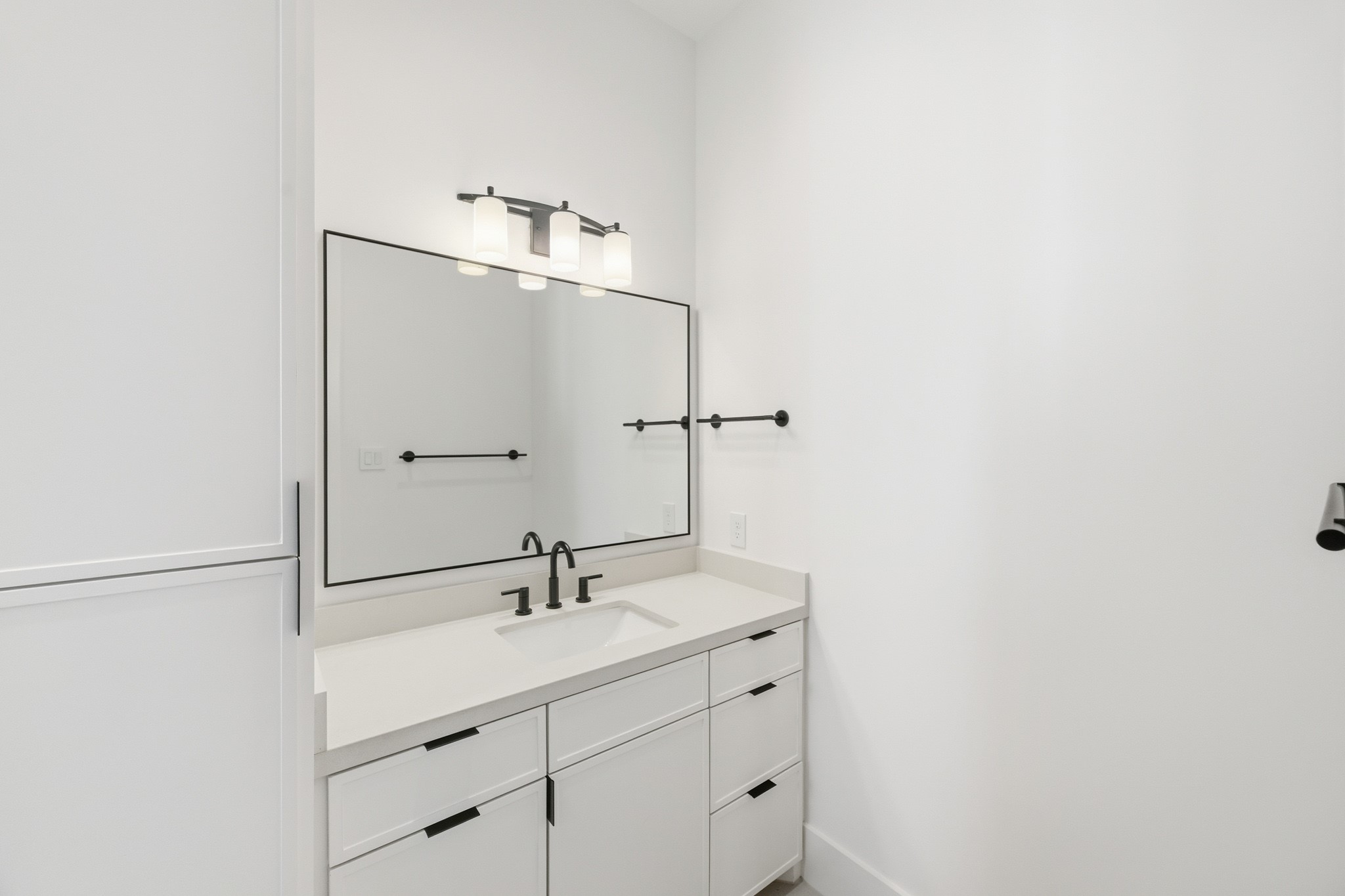 1642 Norfolk Street Property Photo 42