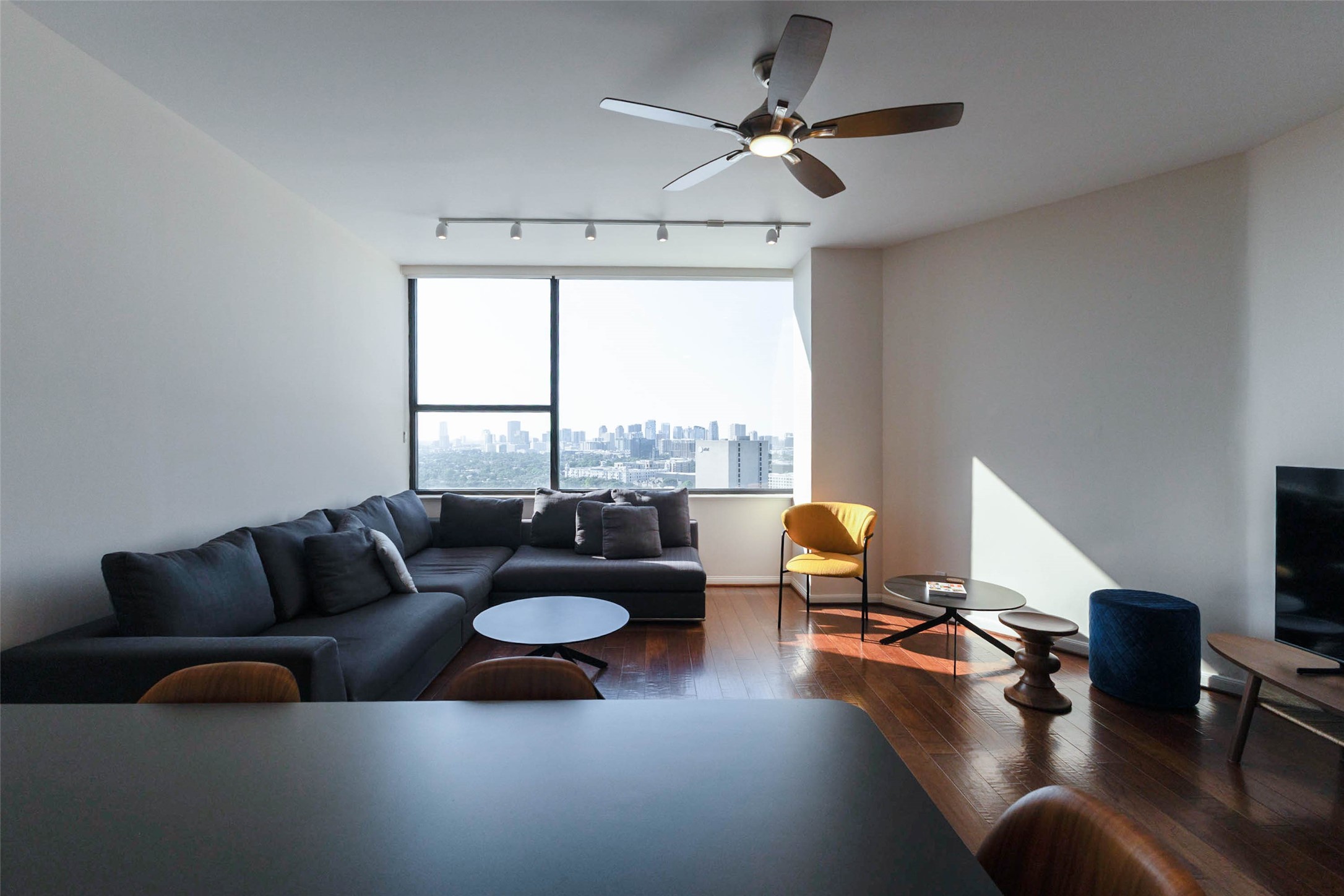 14 Greenway Plaza 23m Property Photo 4