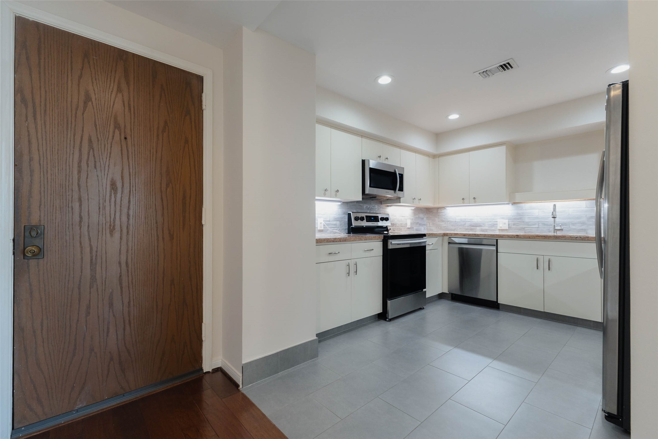 14 Greenway Plaza 23m Property Photo 6