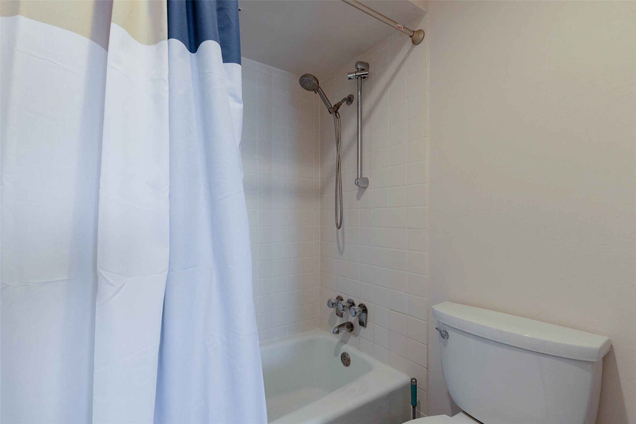 14 Greenway Plaza 23m Property Photo 24