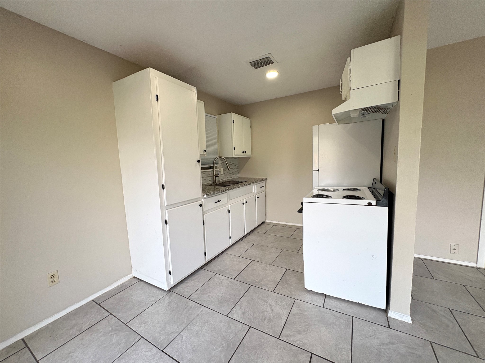 3021 Sycamore Avenue 8 Property Photo 6