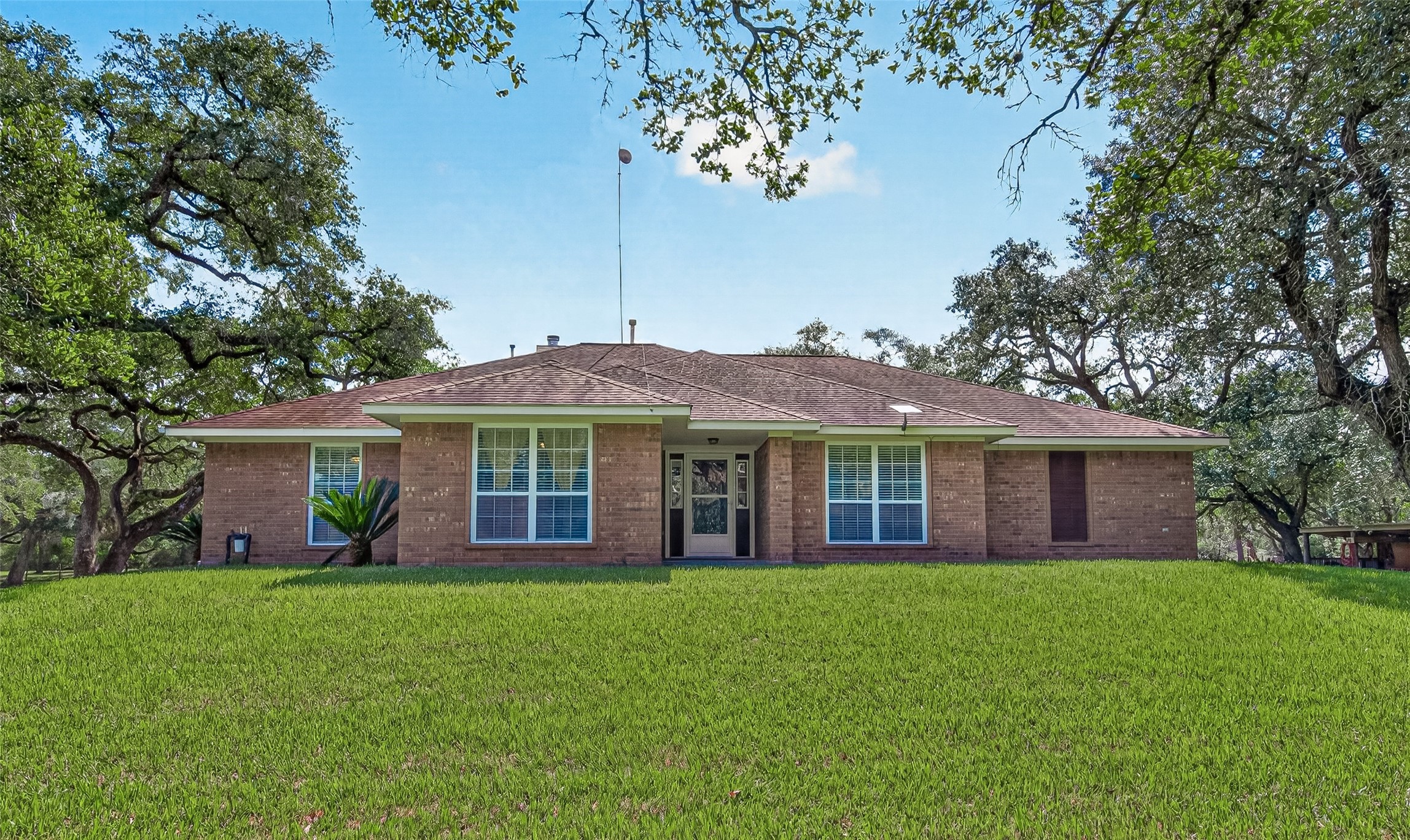 1054 Indian Circle Property Photo 1