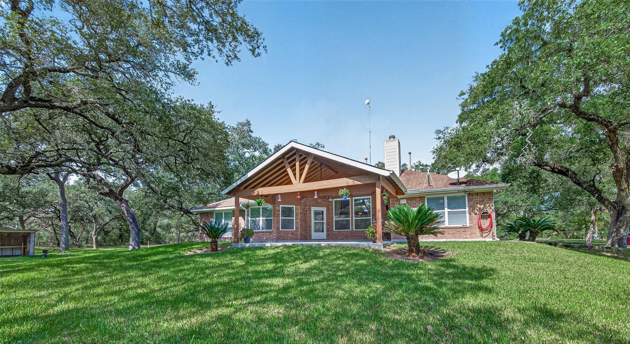 1054 Indian Circle Property Photo 3