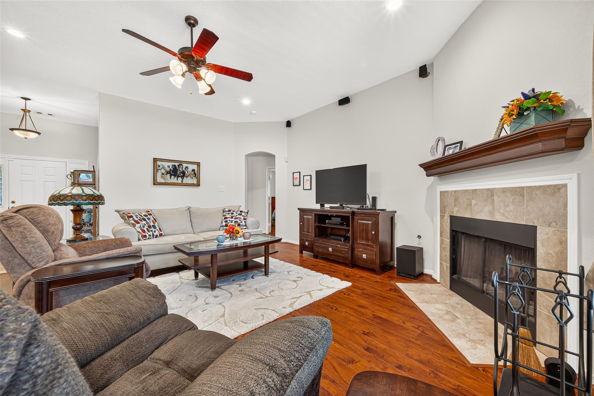 1054 Indian Circle Property Photo 4