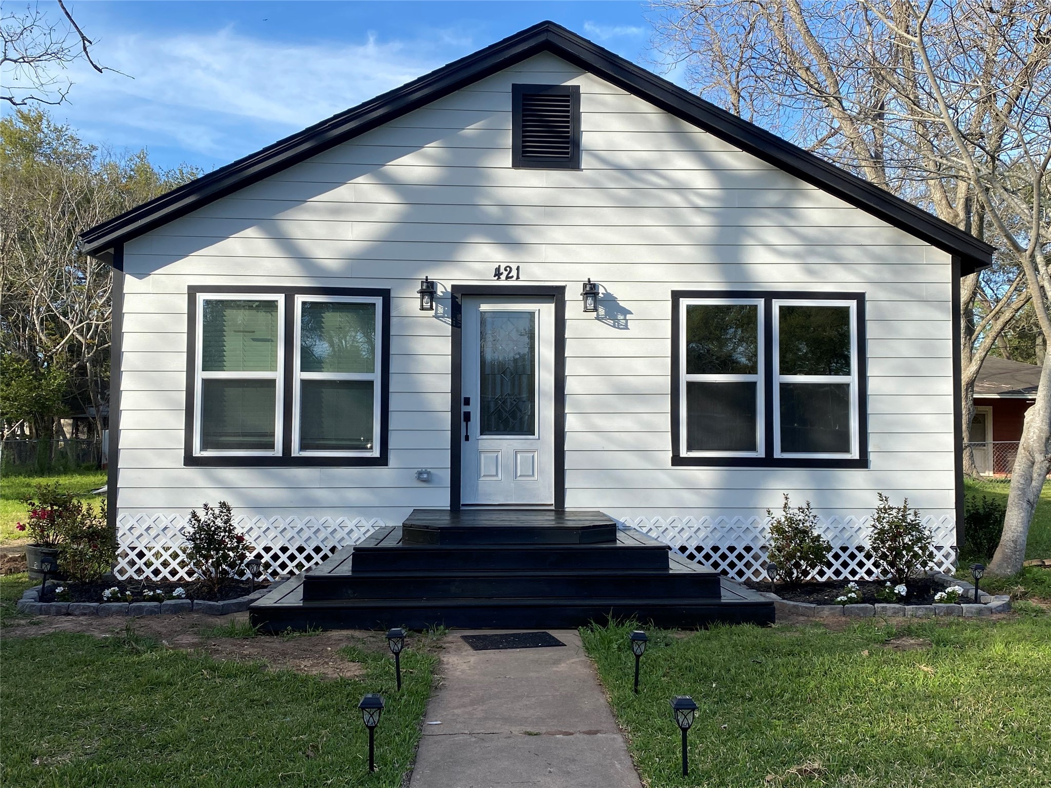 421 Mockingbird Lane Property Photo