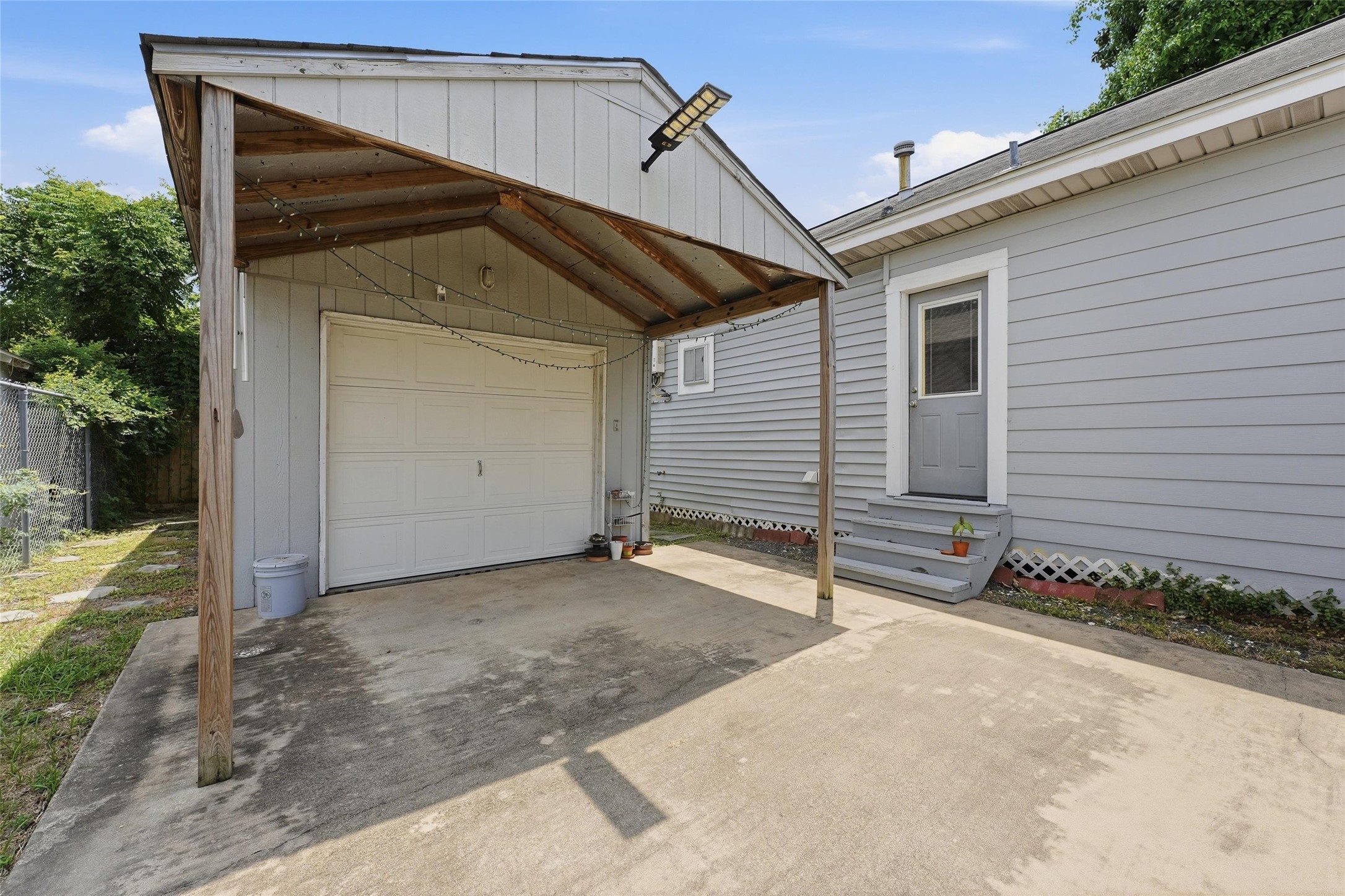 202 E 34th Street Property Photo 12