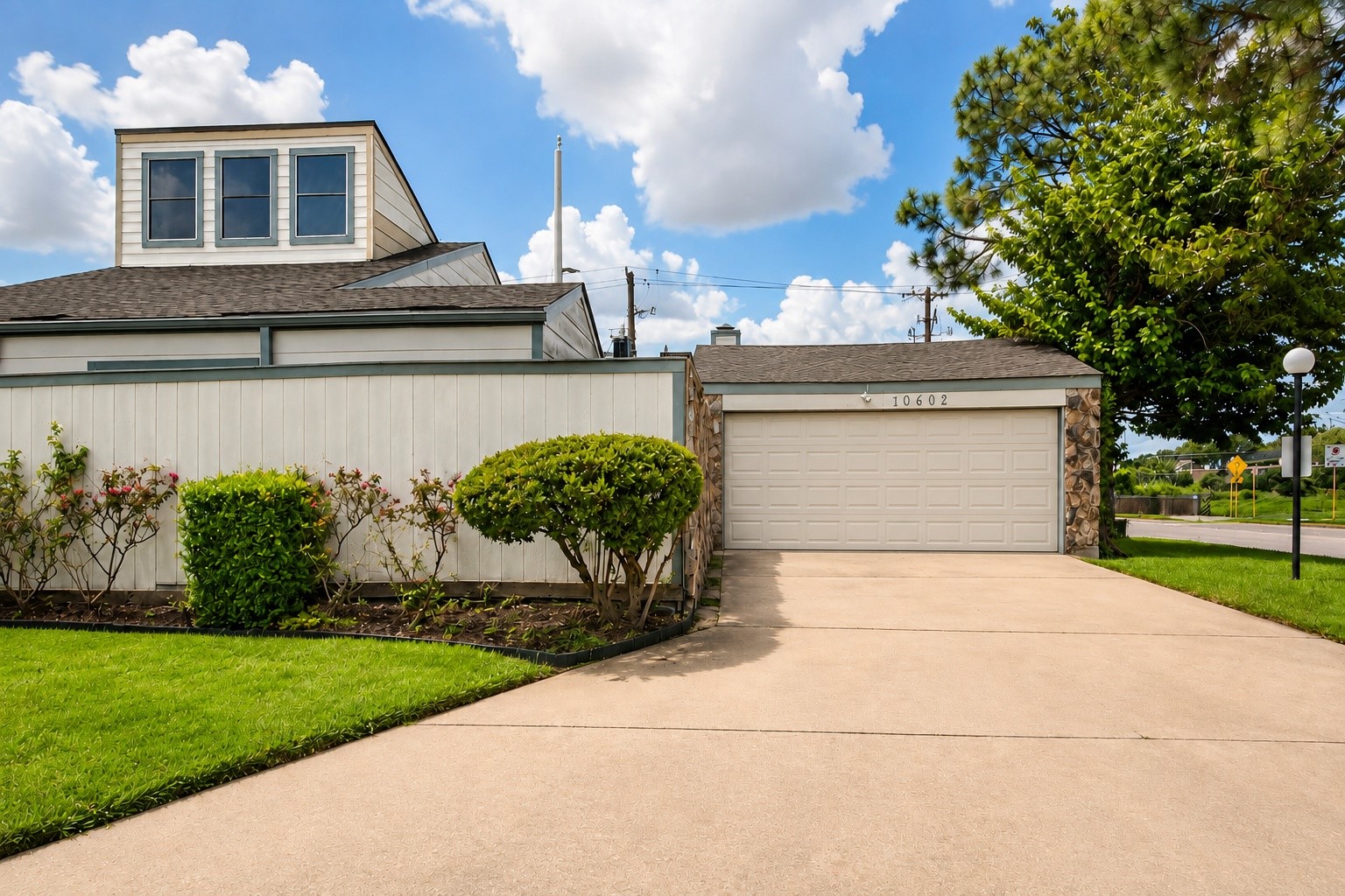 10602 Sandpiper Drive Property Photo 1