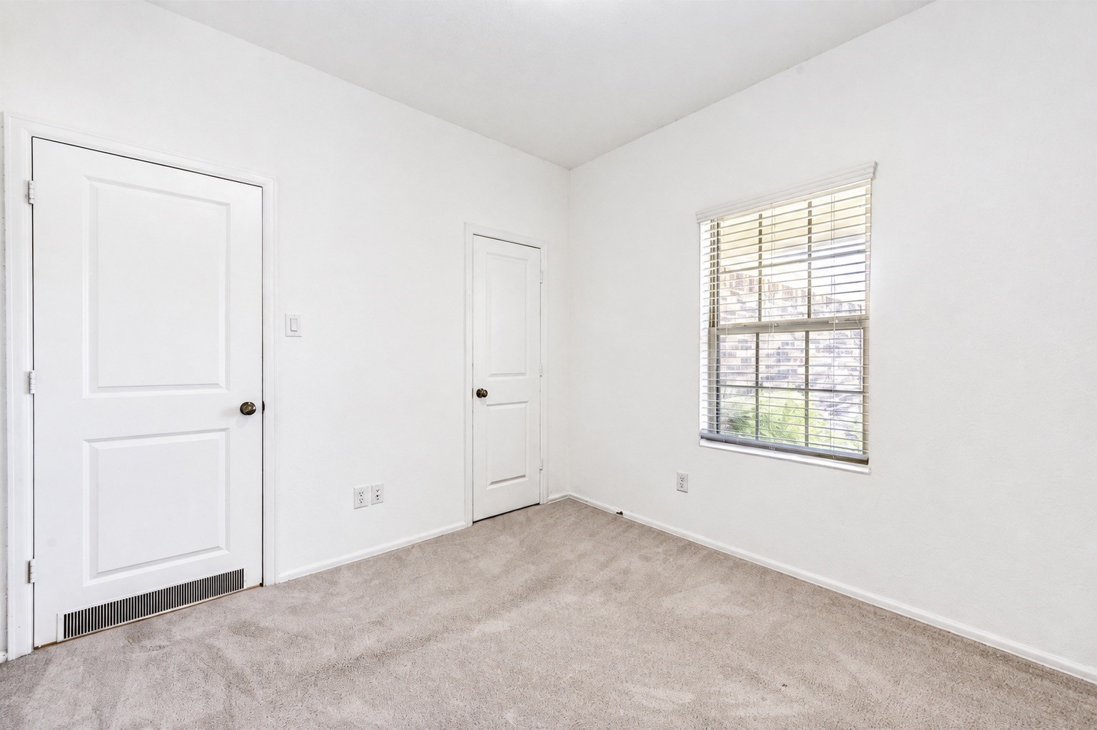 19450 Rosali Meadow Drive Property Photo 13