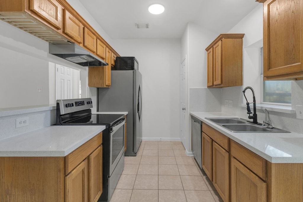 16413 Danika Oak Drive Property Photo 3