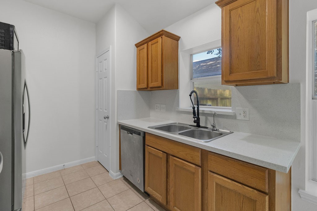 16413 Danika Oak Drive Property Photo 6