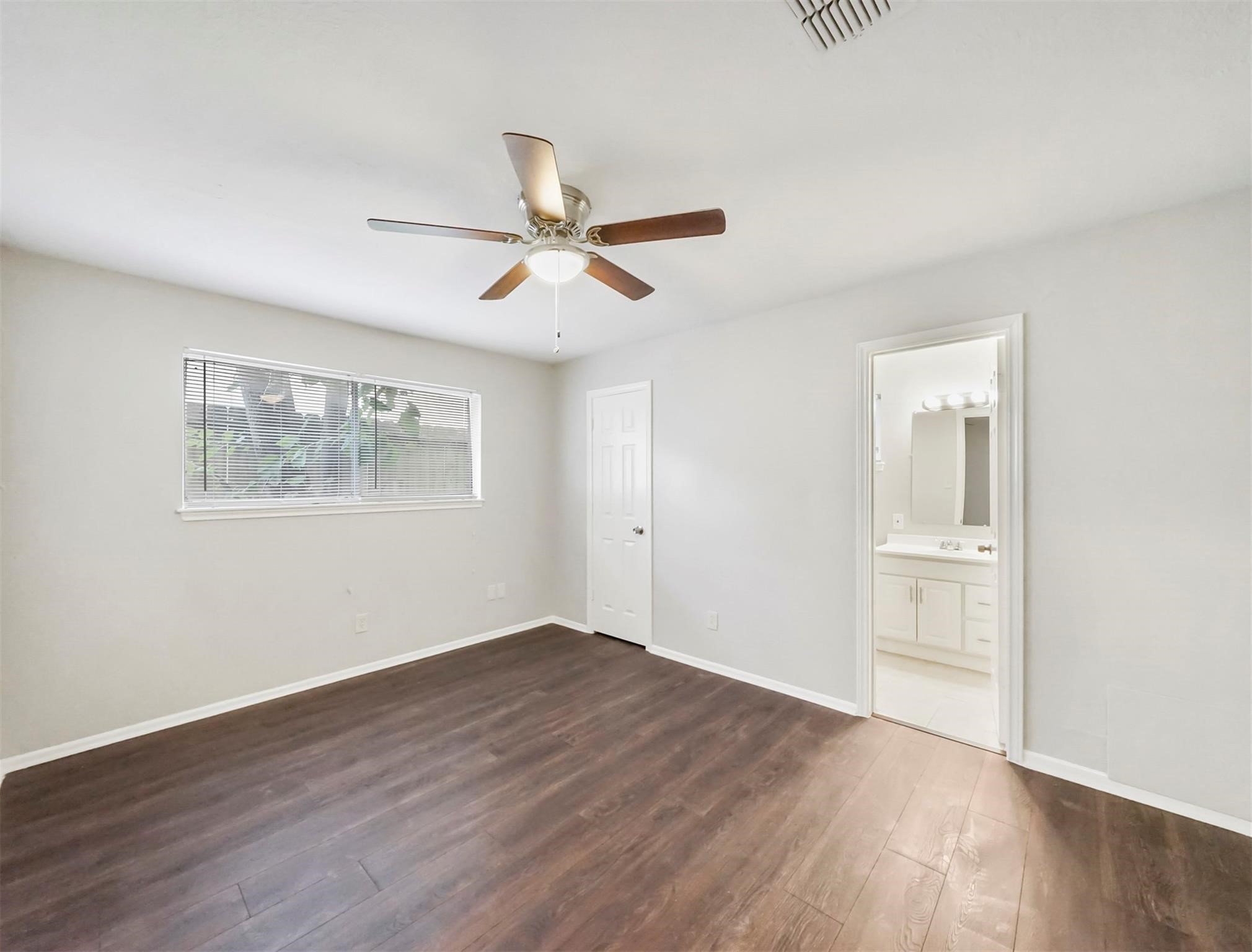 13435 Greenbriar Drive Property Photo 5