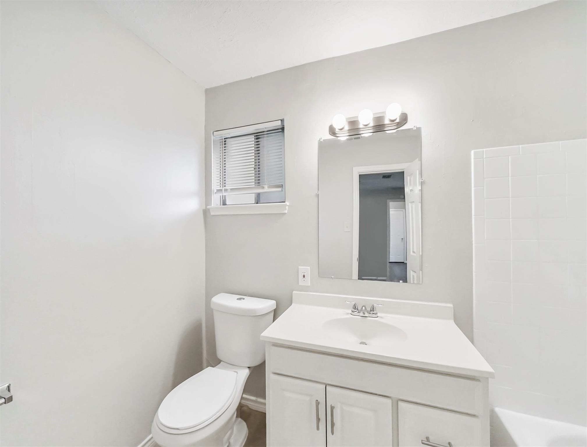 13435 Greenbriar Drive Property Photo 6