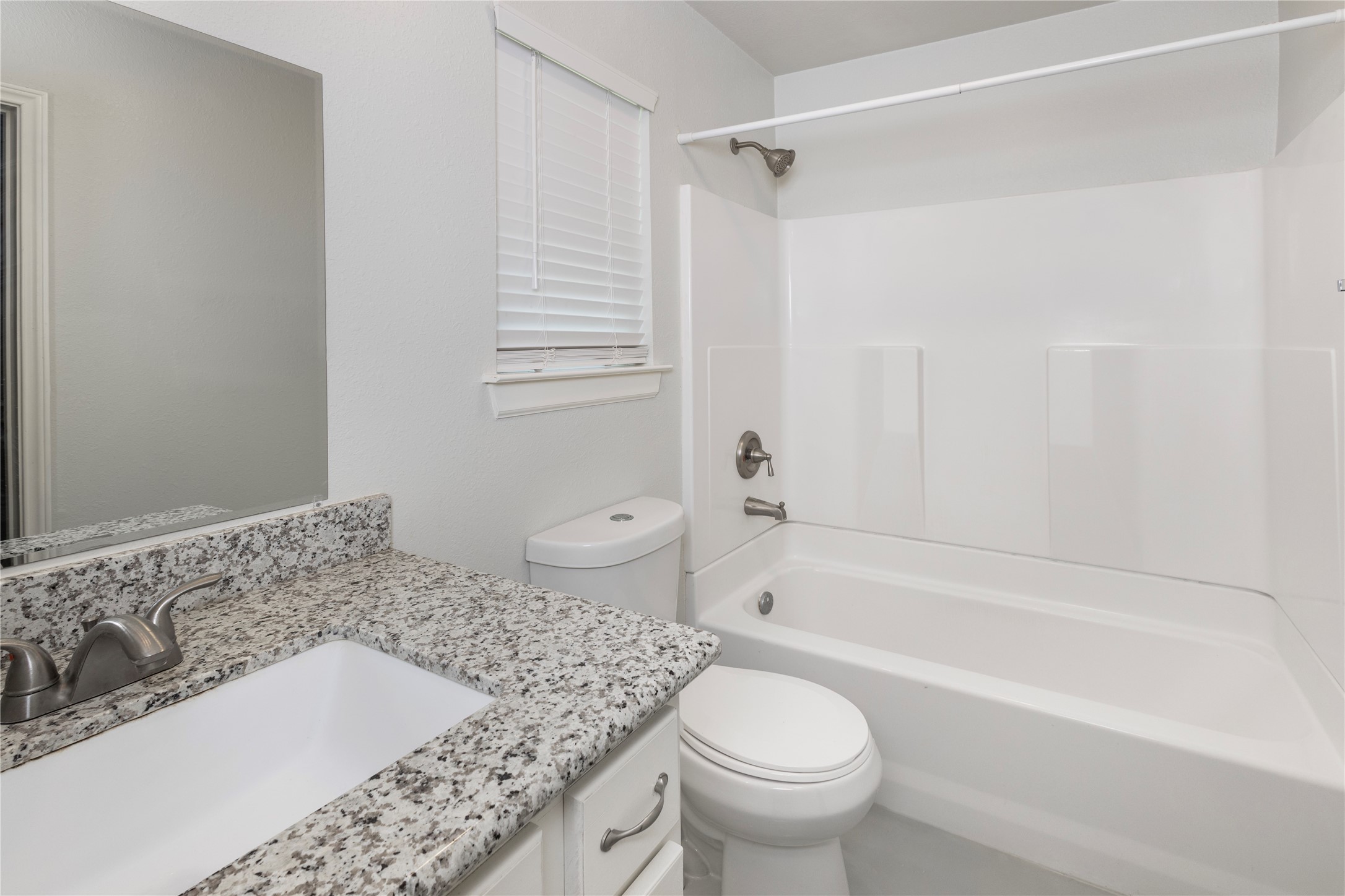 638 Luke Street Property Photo 14