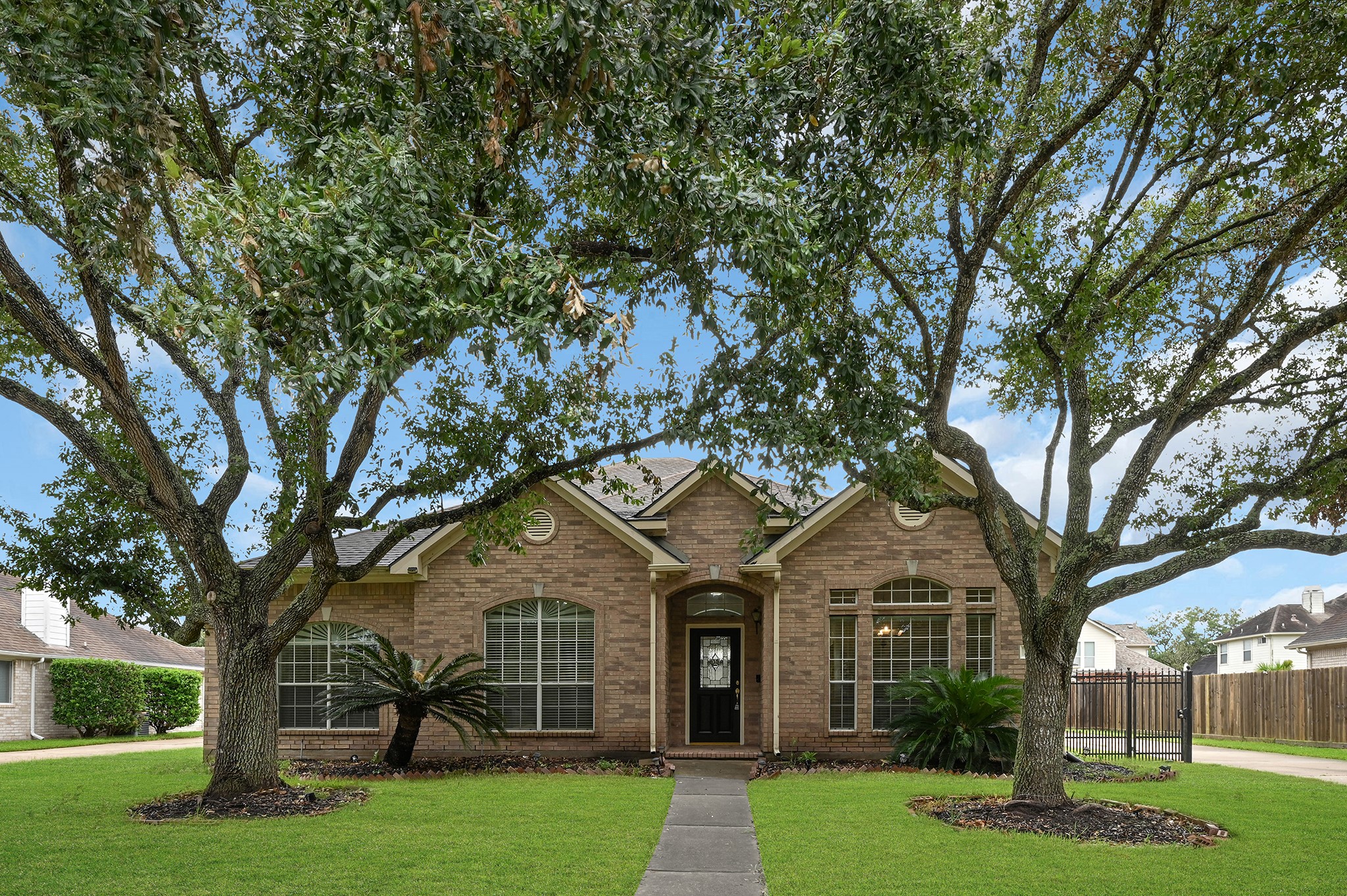 3213 W Oaks Boulevard Property Photo 2