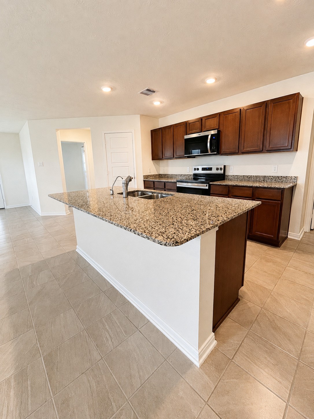 1710 Vista Luna Drive Property Photo 4