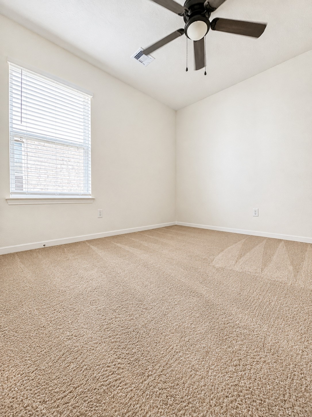 1710 Vista Luna Drive Property Photo 19