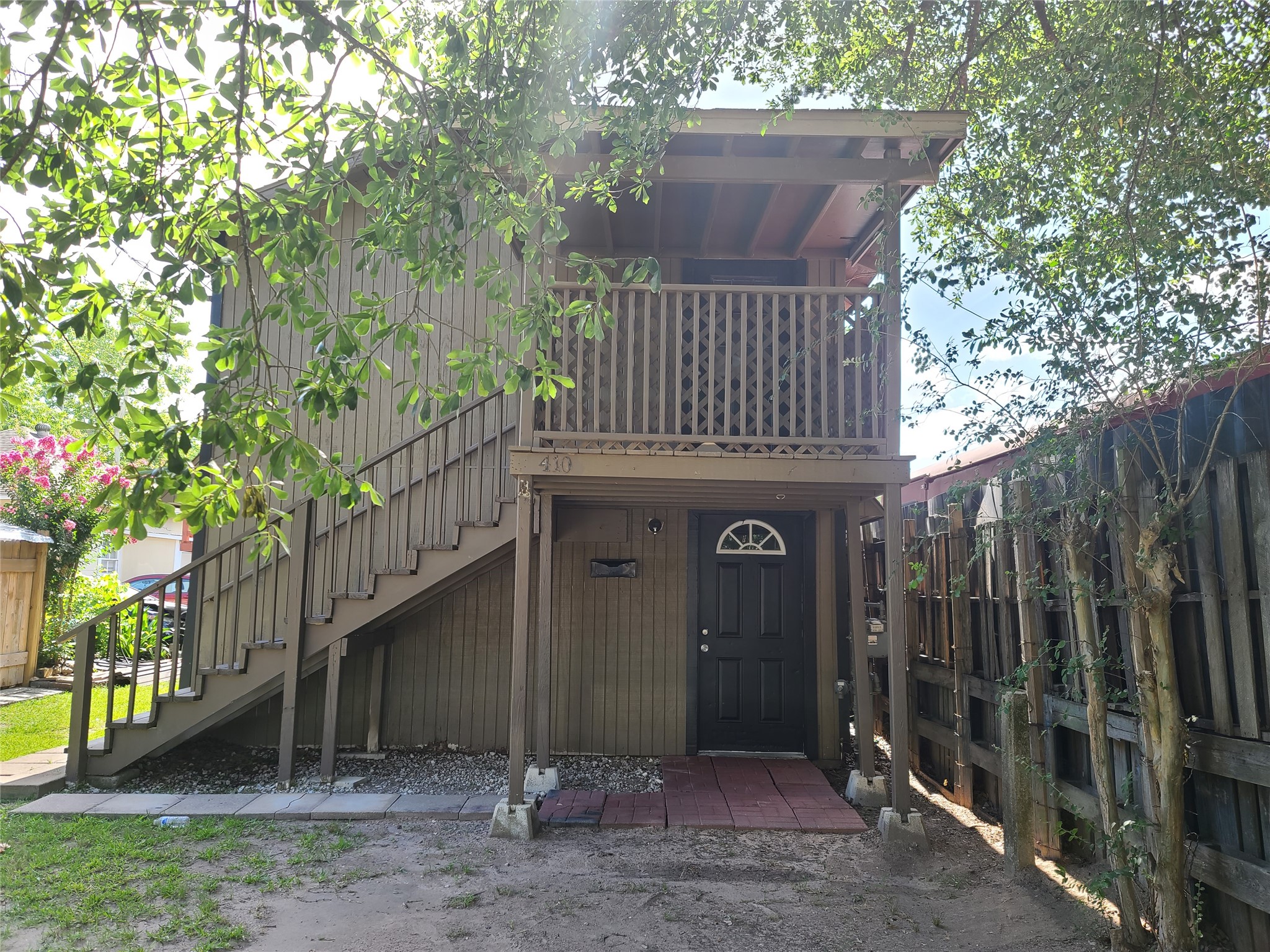 410 N Avenue D Property Photo 1