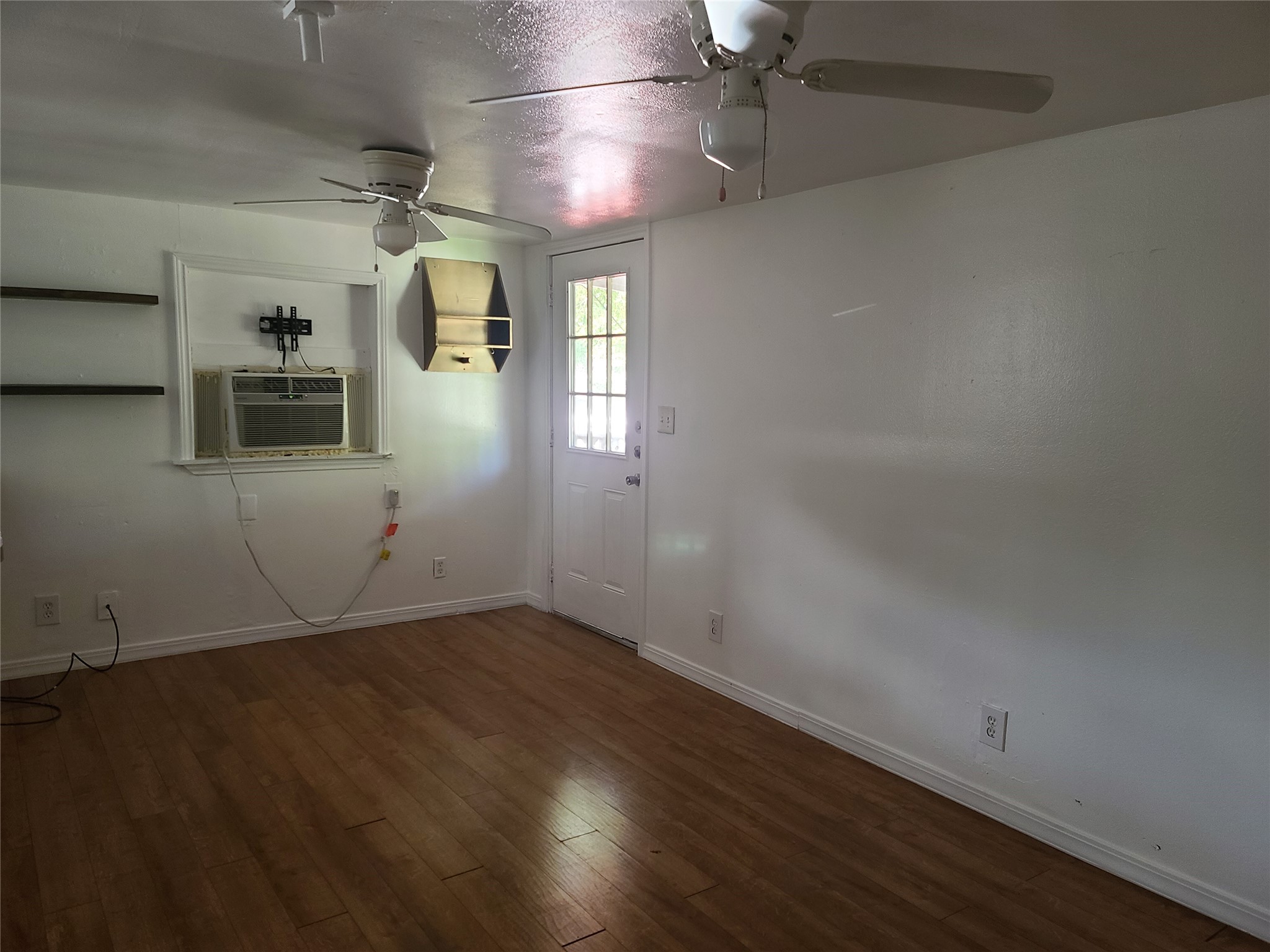 410 N Avenue D Property Photo 3