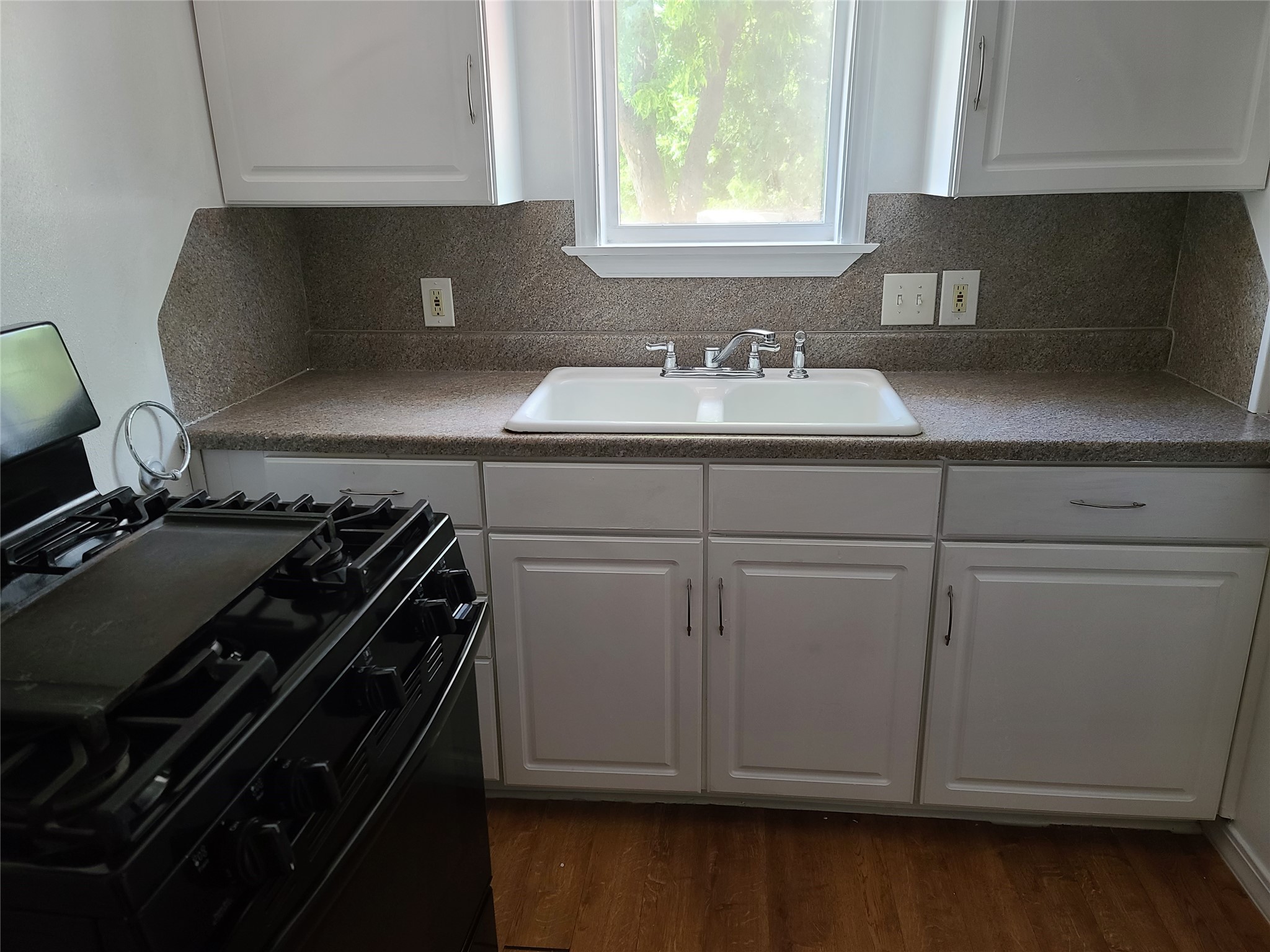 410 N Avenue D Property Photo 7