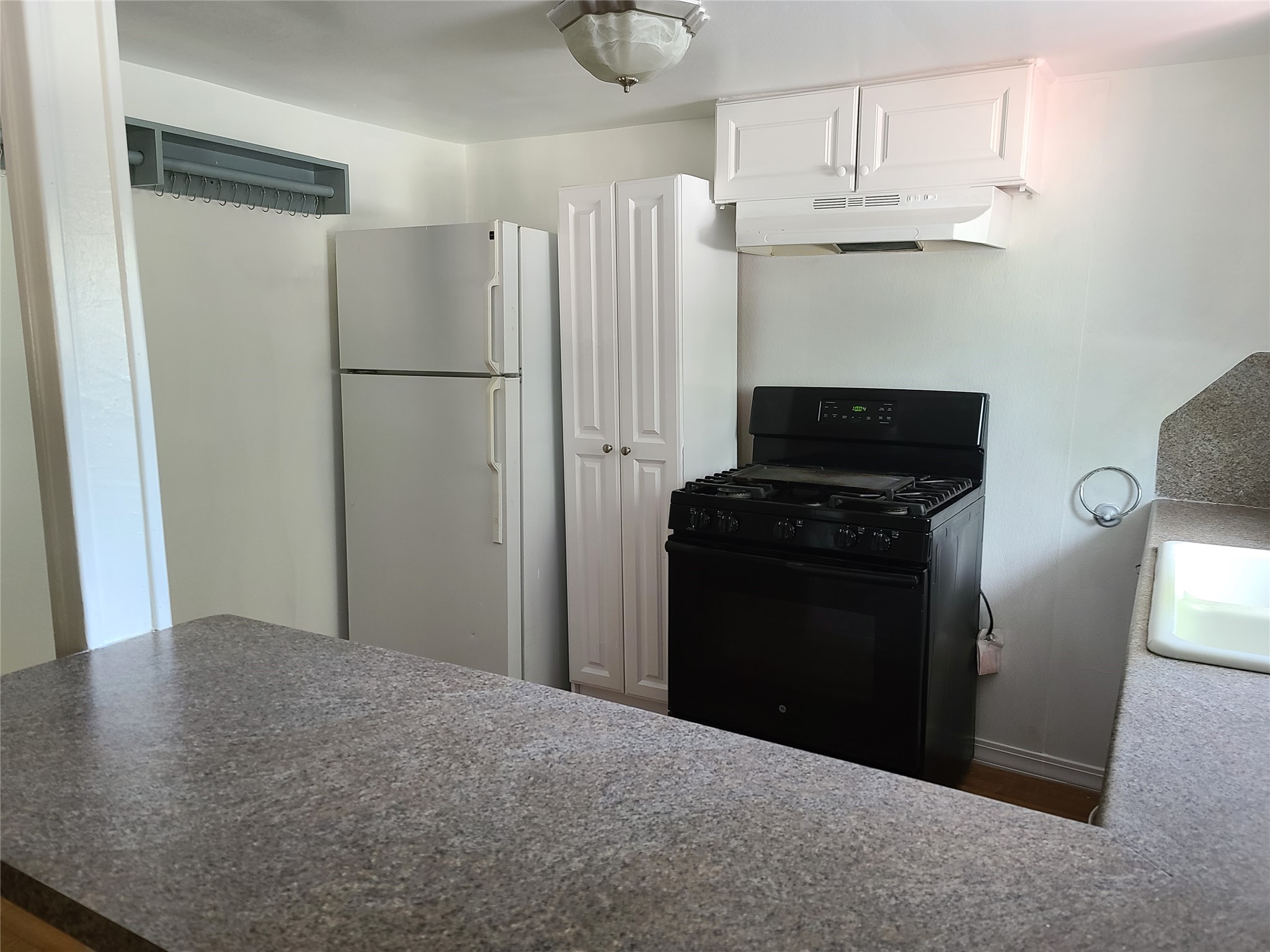 410 N Avenue D Property Photo 8