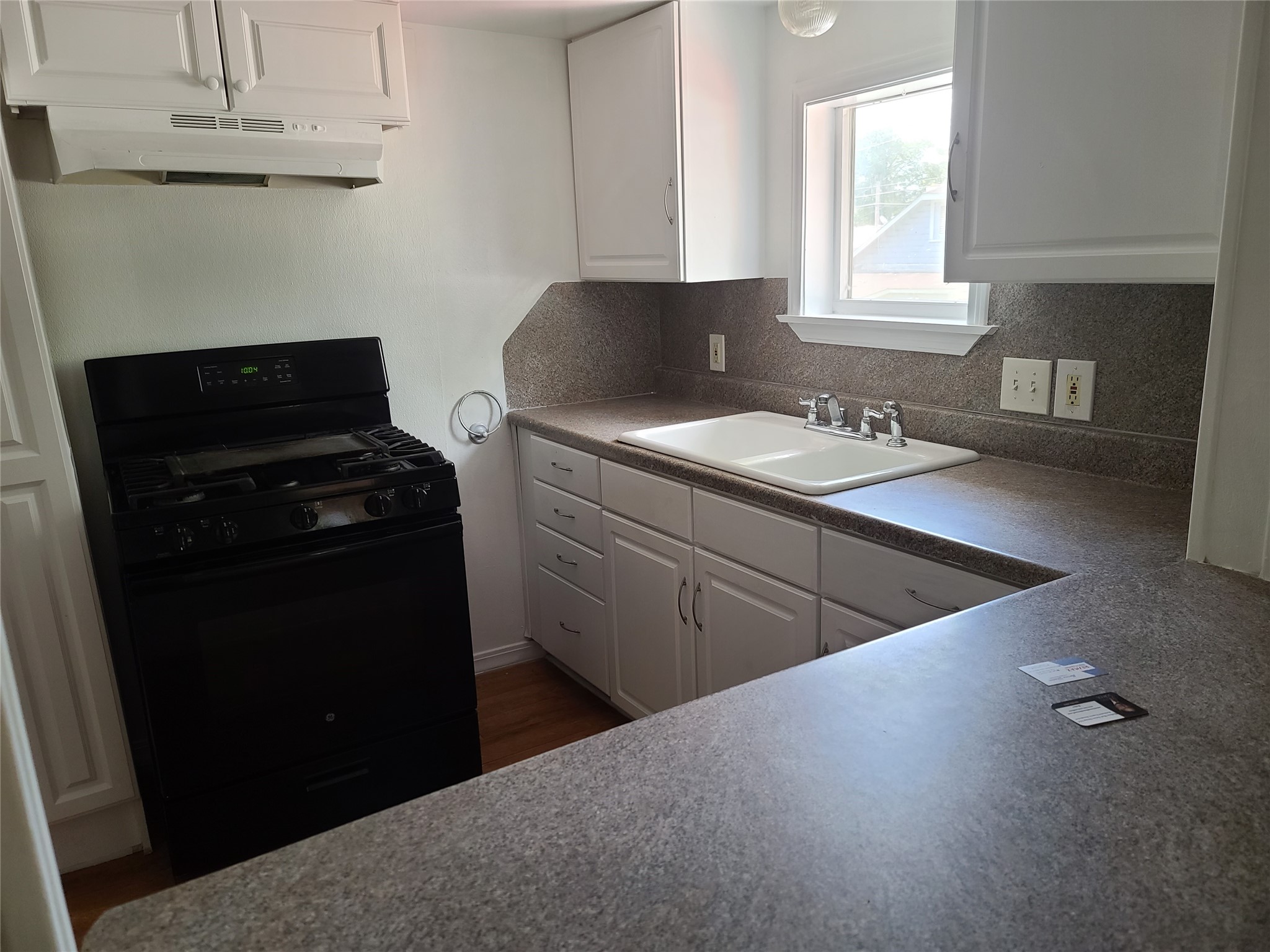 410 N Avenue D Property Photo 9