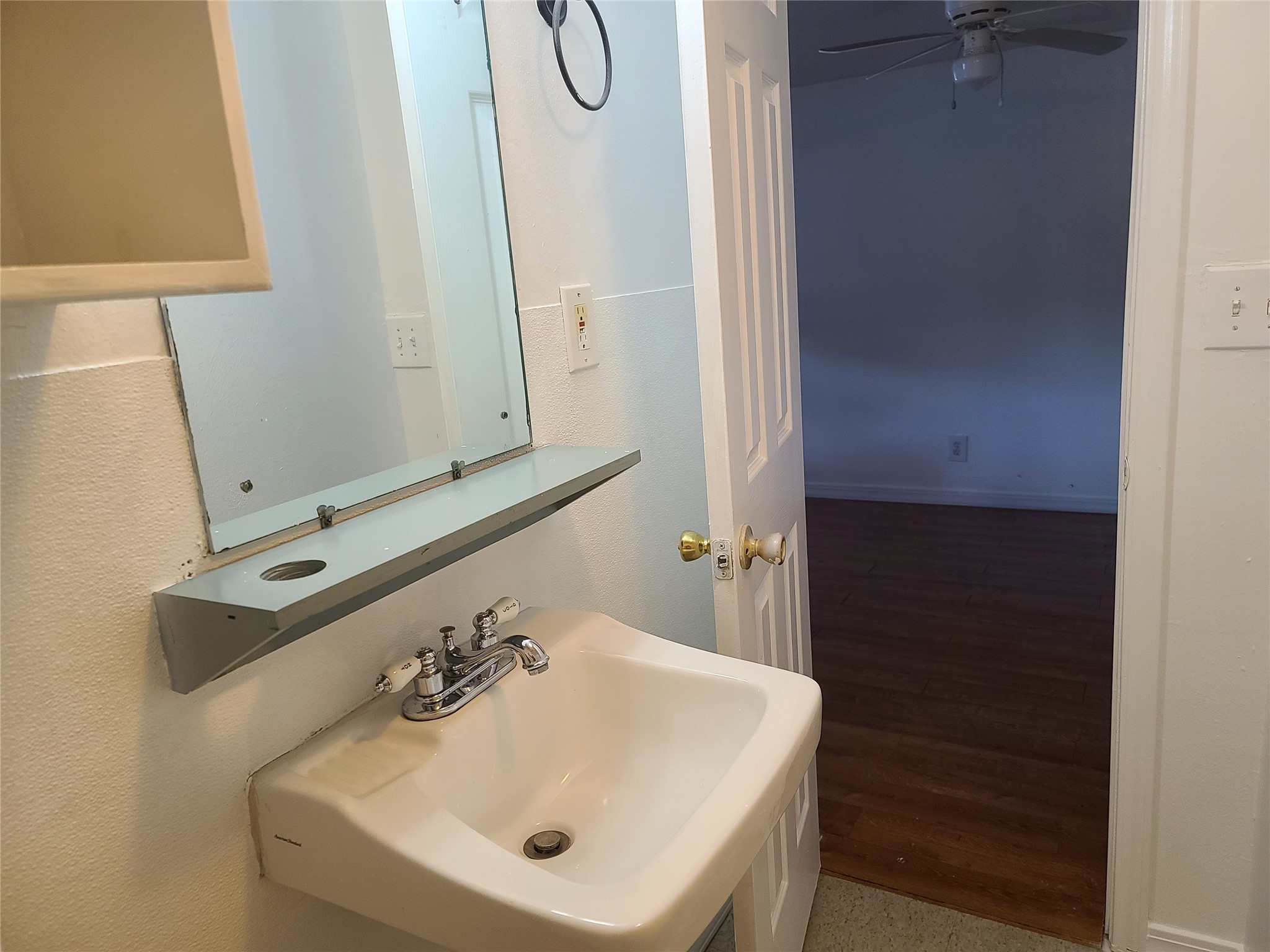 410 N Avenue D Property Photo 10