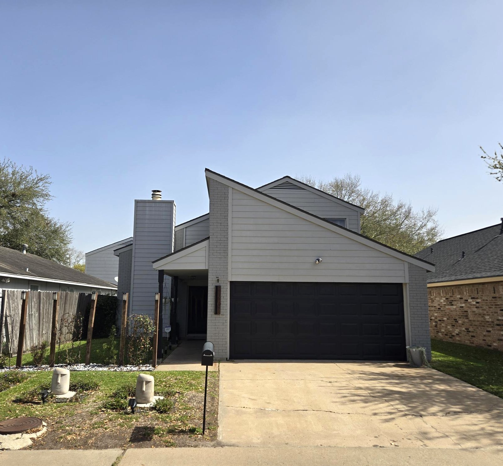 2203 Dowling Drive Property Photo 1