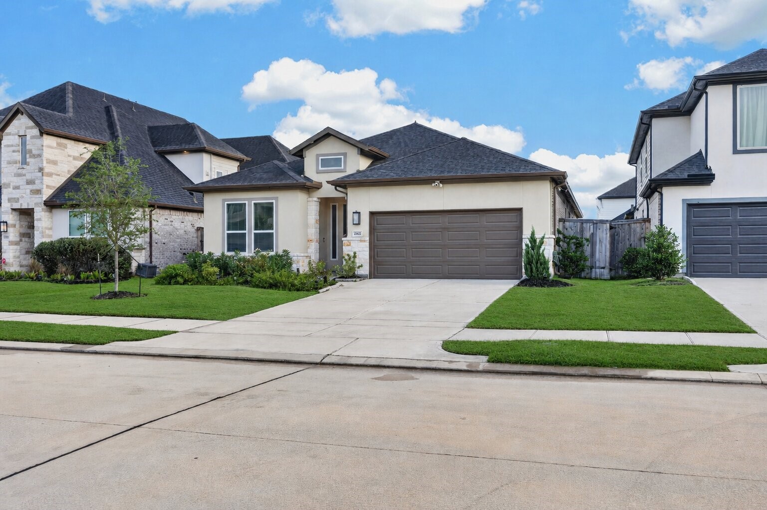 21622 Laggan Cliff Lane Property Photo 2