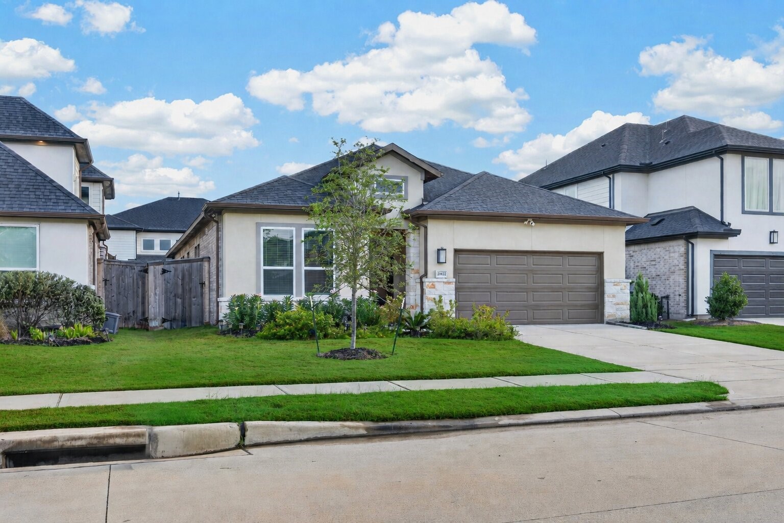 21622 Laggan Cliff Lane Property Photo 3