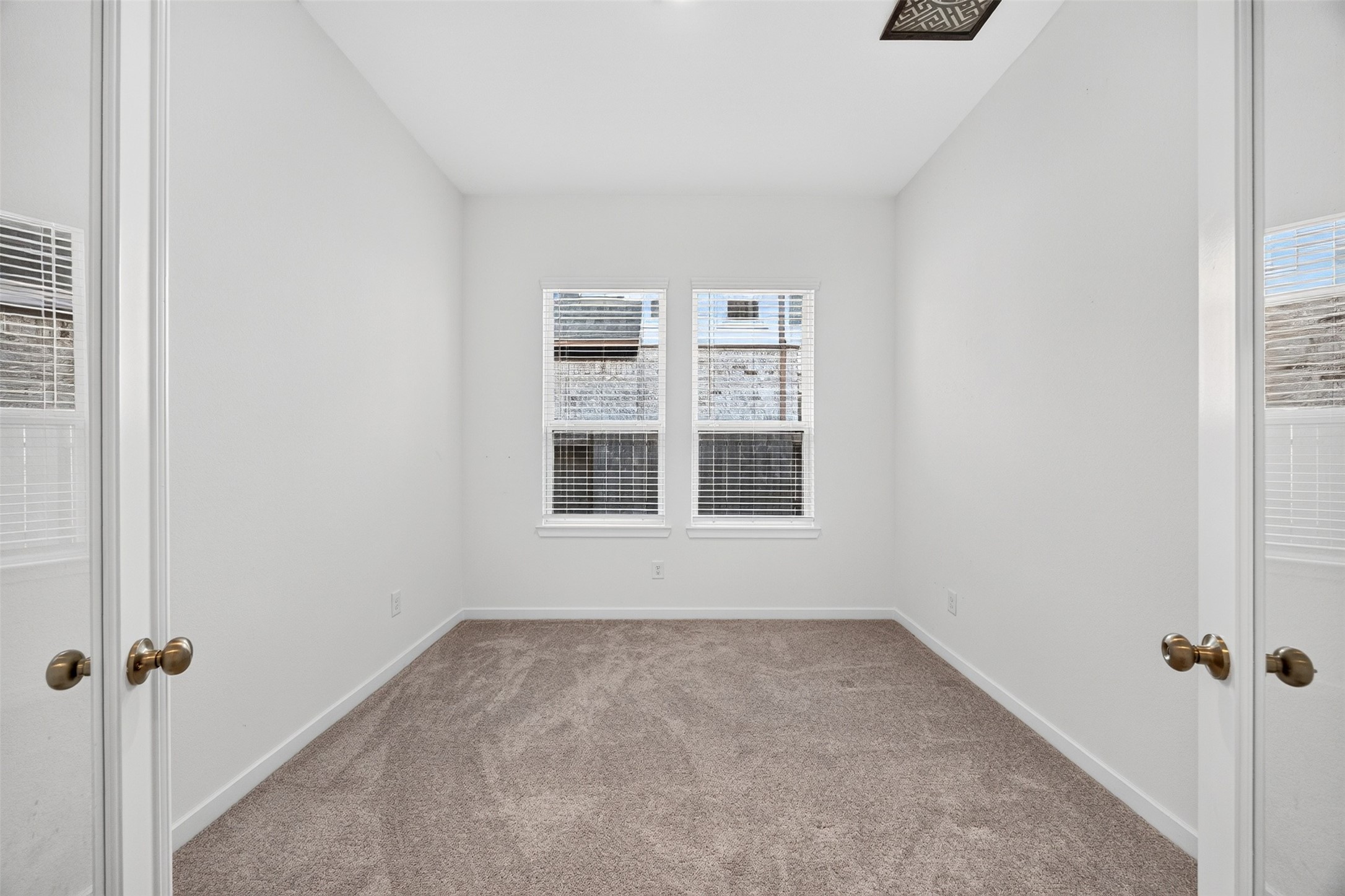 21622 Laggan Cliff Lane Property Photo 11