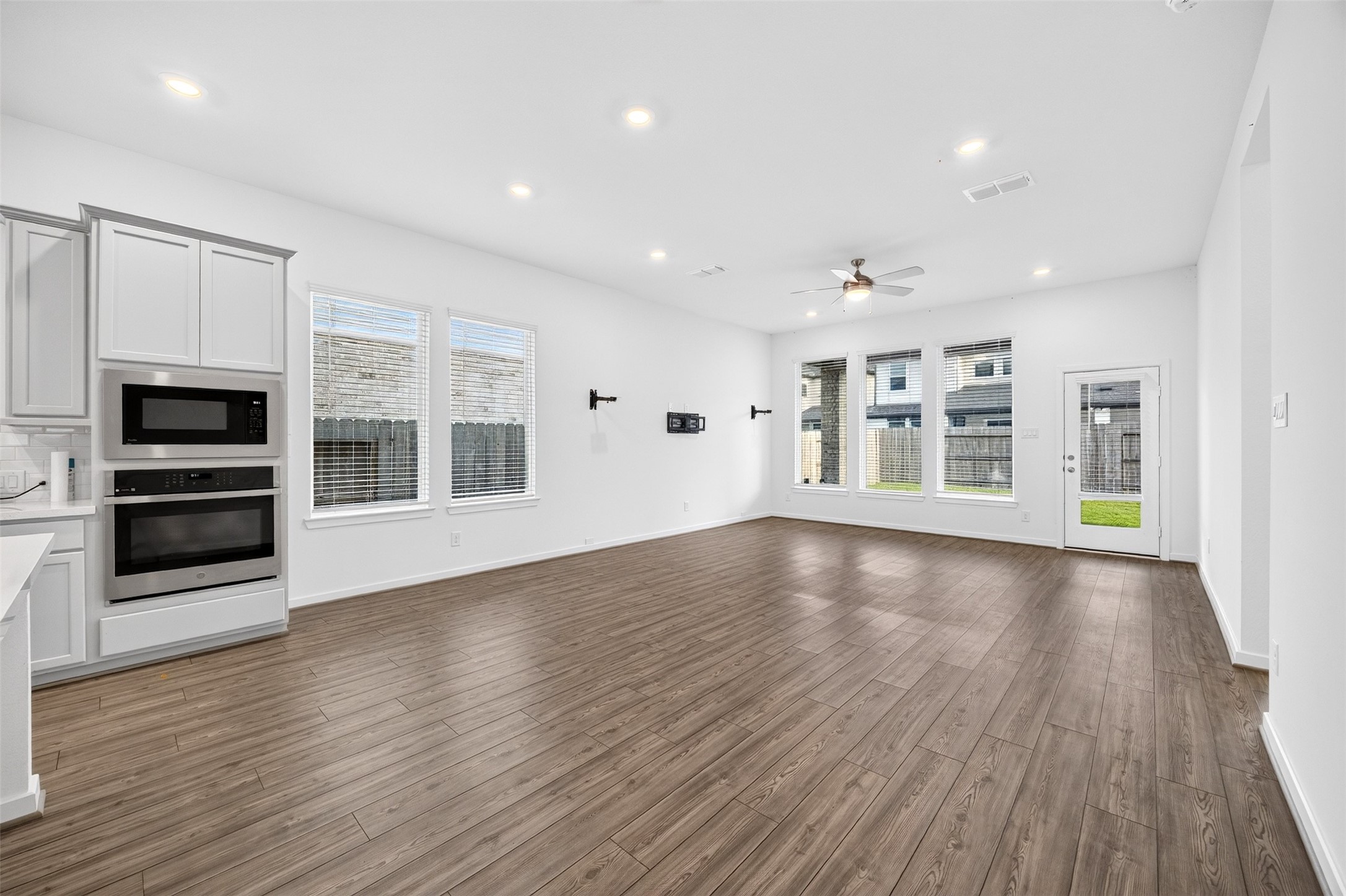 21622 Laggan Cliff Lane Property Photo 13
