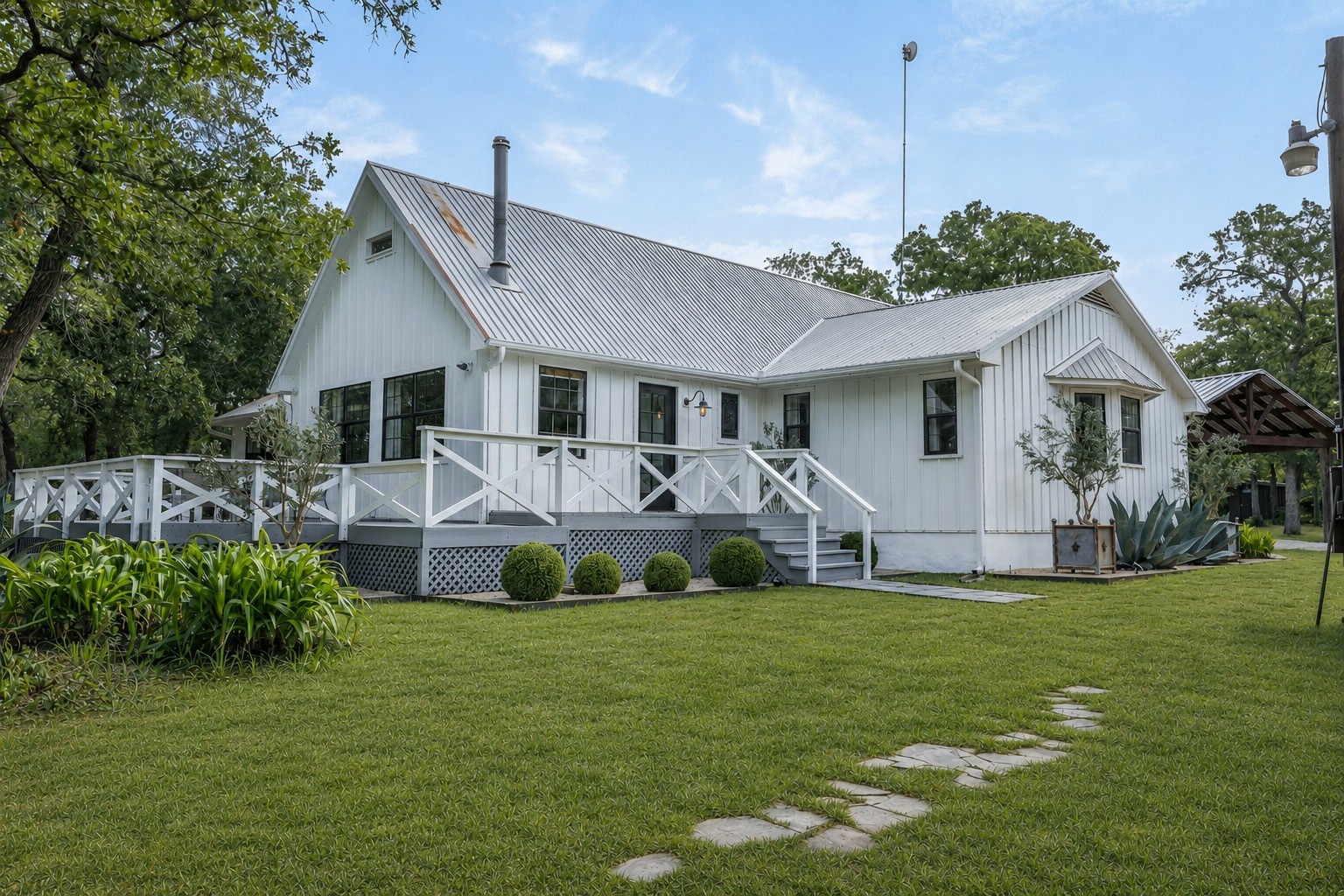 6811 Mockingbird Road Property Photo 1
