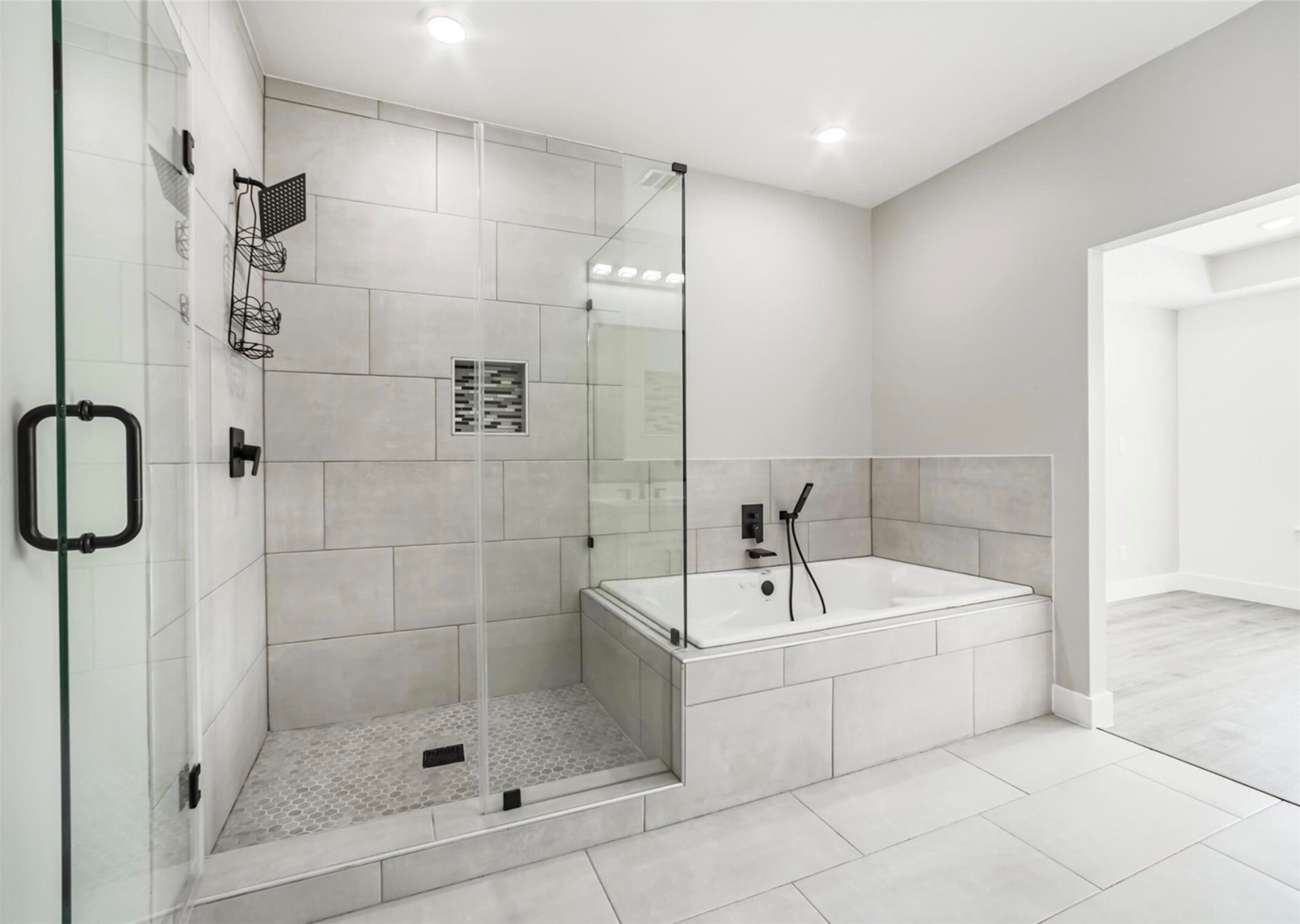 9307 Tower Street Property Photo 5