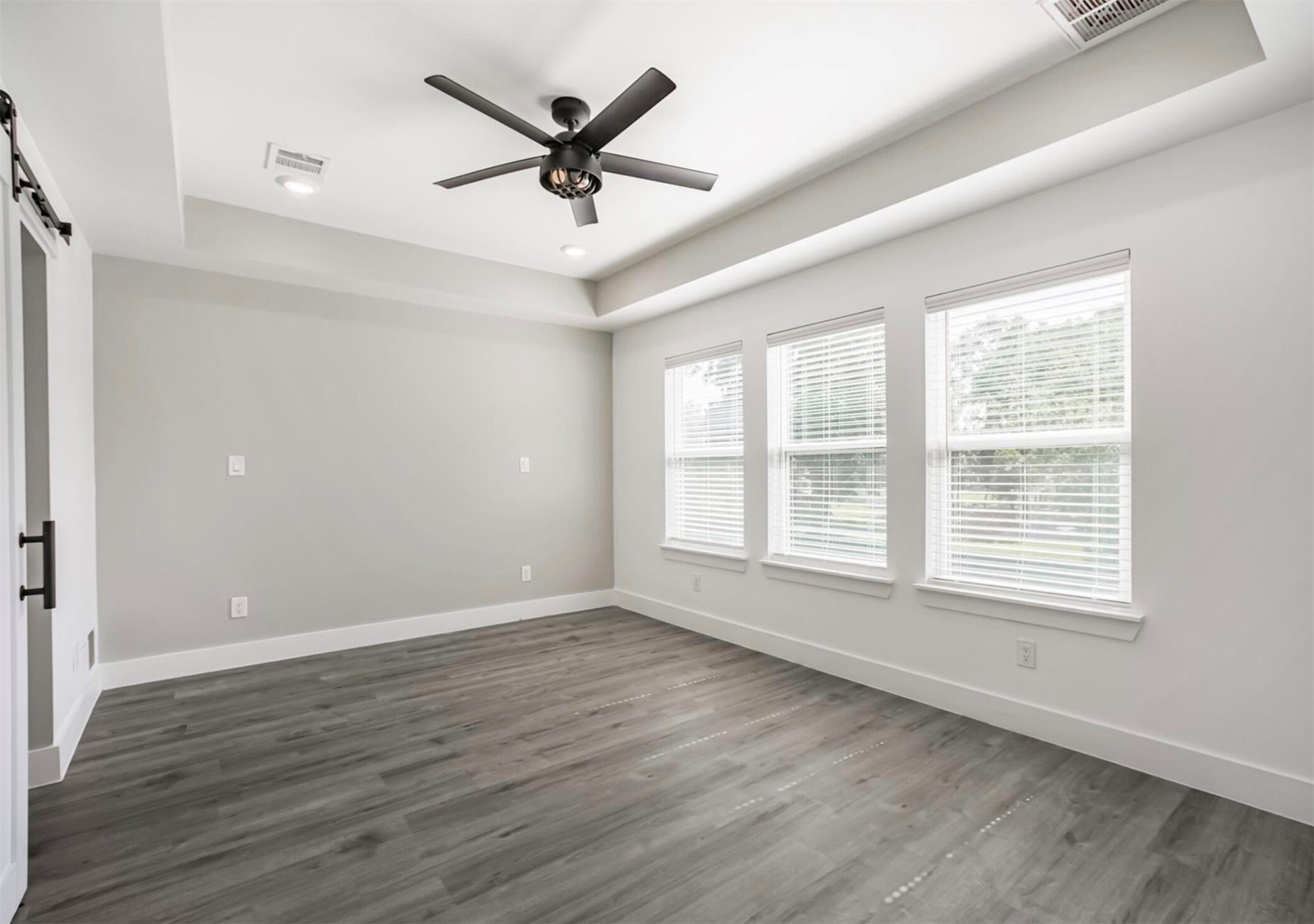 9307 Tower Street Property Photo 11