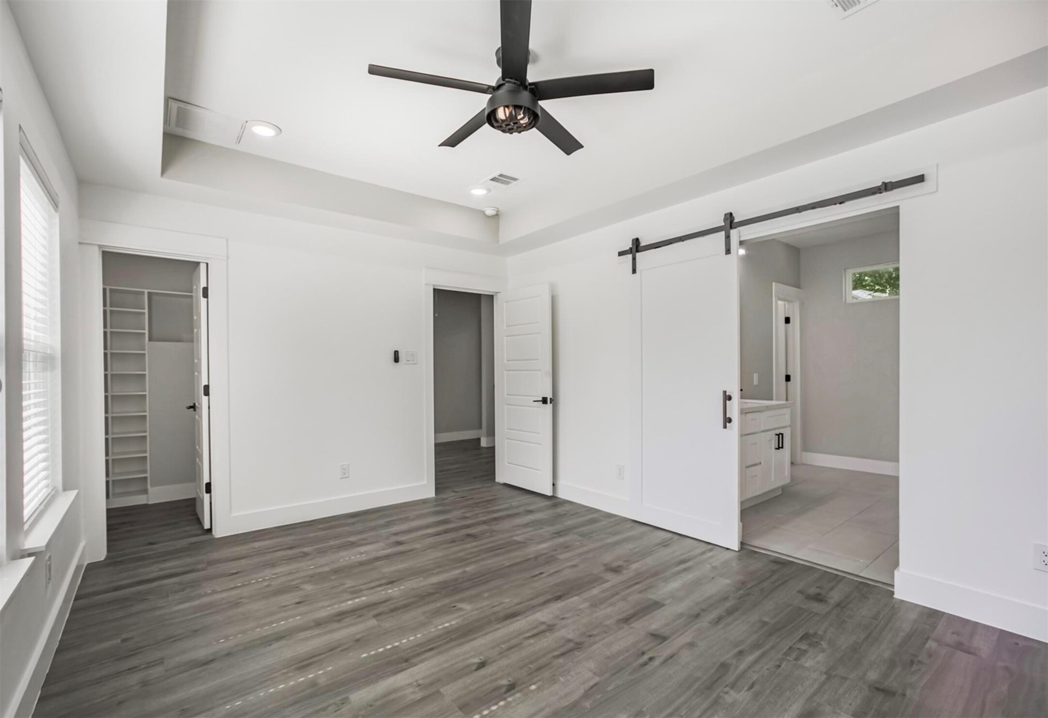 9307 Tower Street Property Photo 12