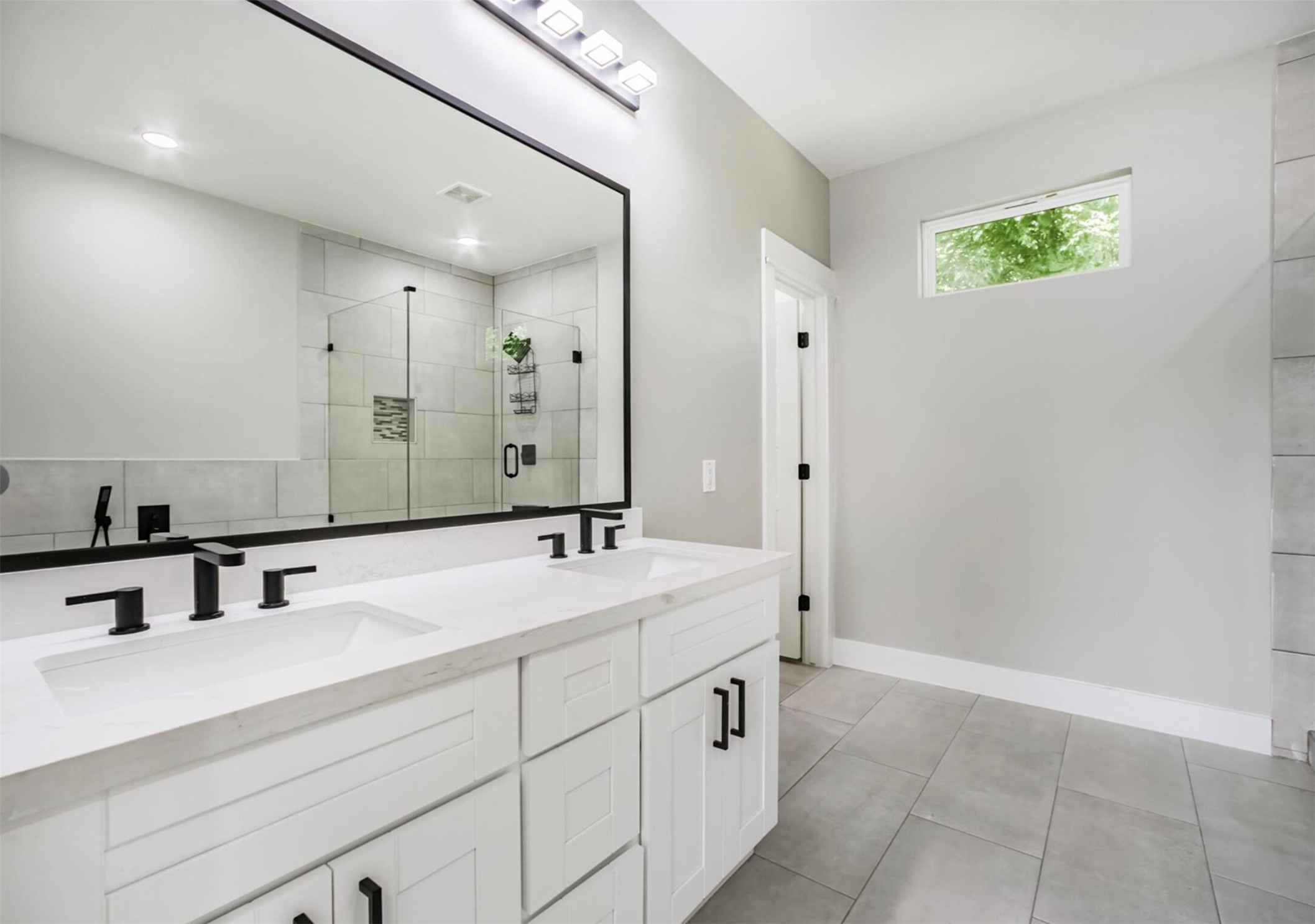 9307 Tower Street Property Photo 13