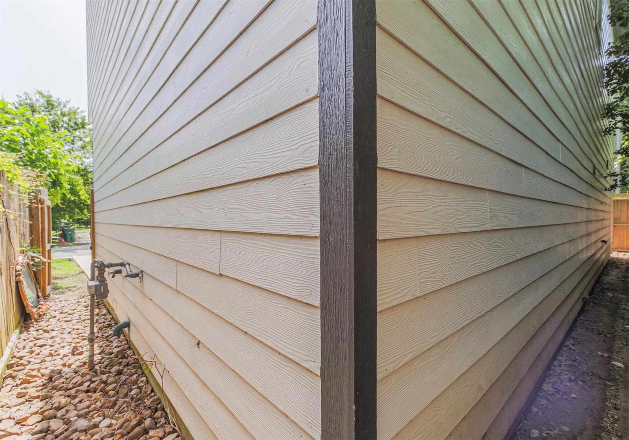 9307 Tower Street Property Photo 18