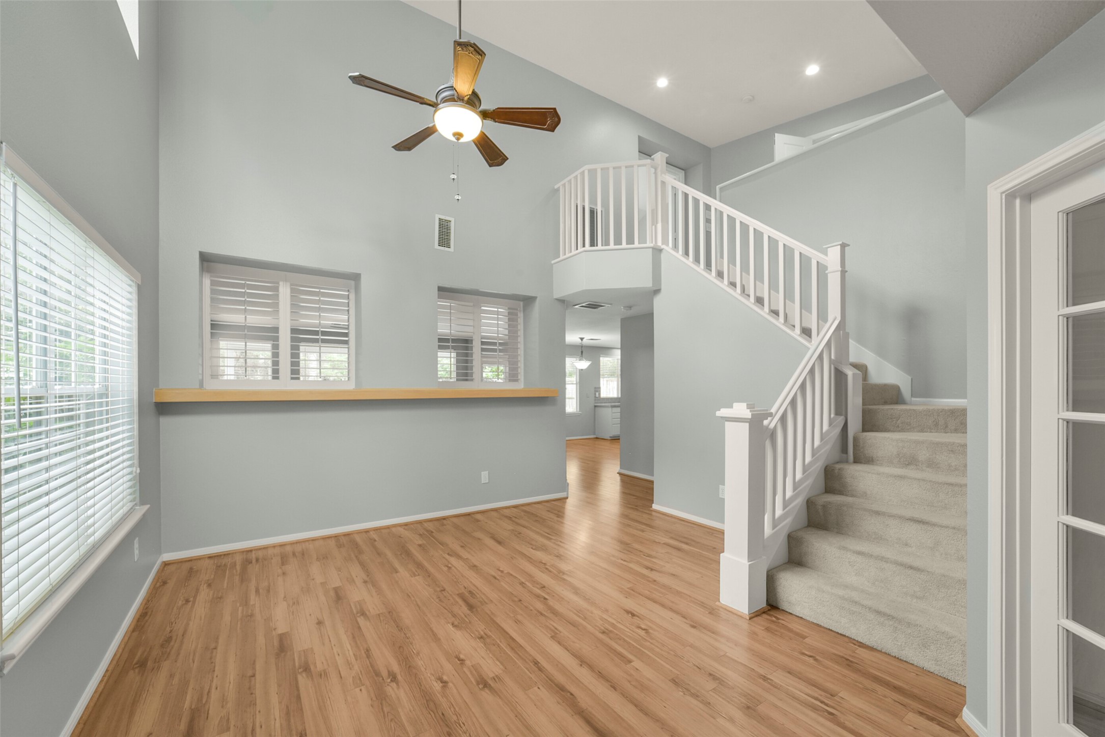 22 E New Avery Place Property Photo 6
