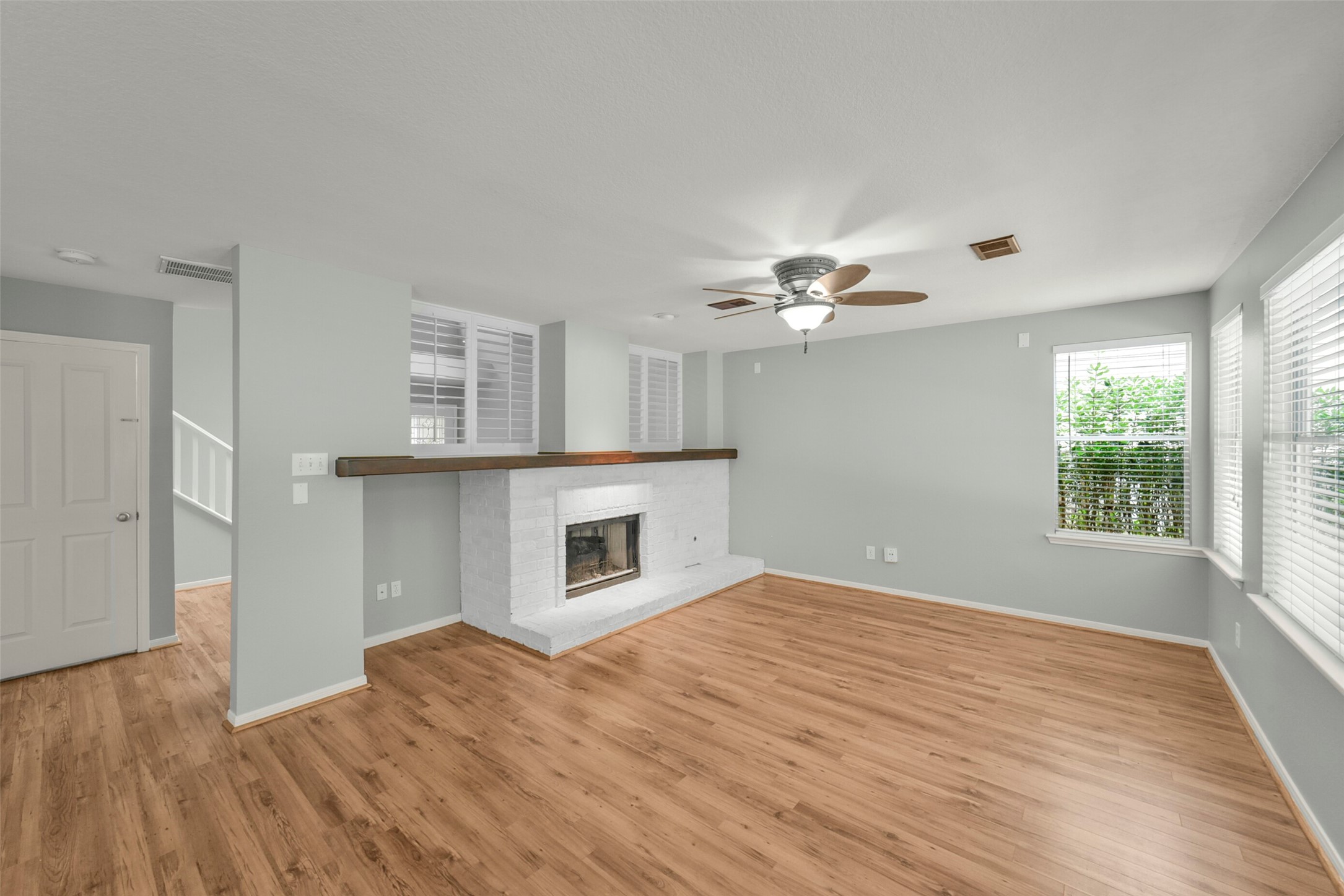 22 E New Avery Place Property Photo 7