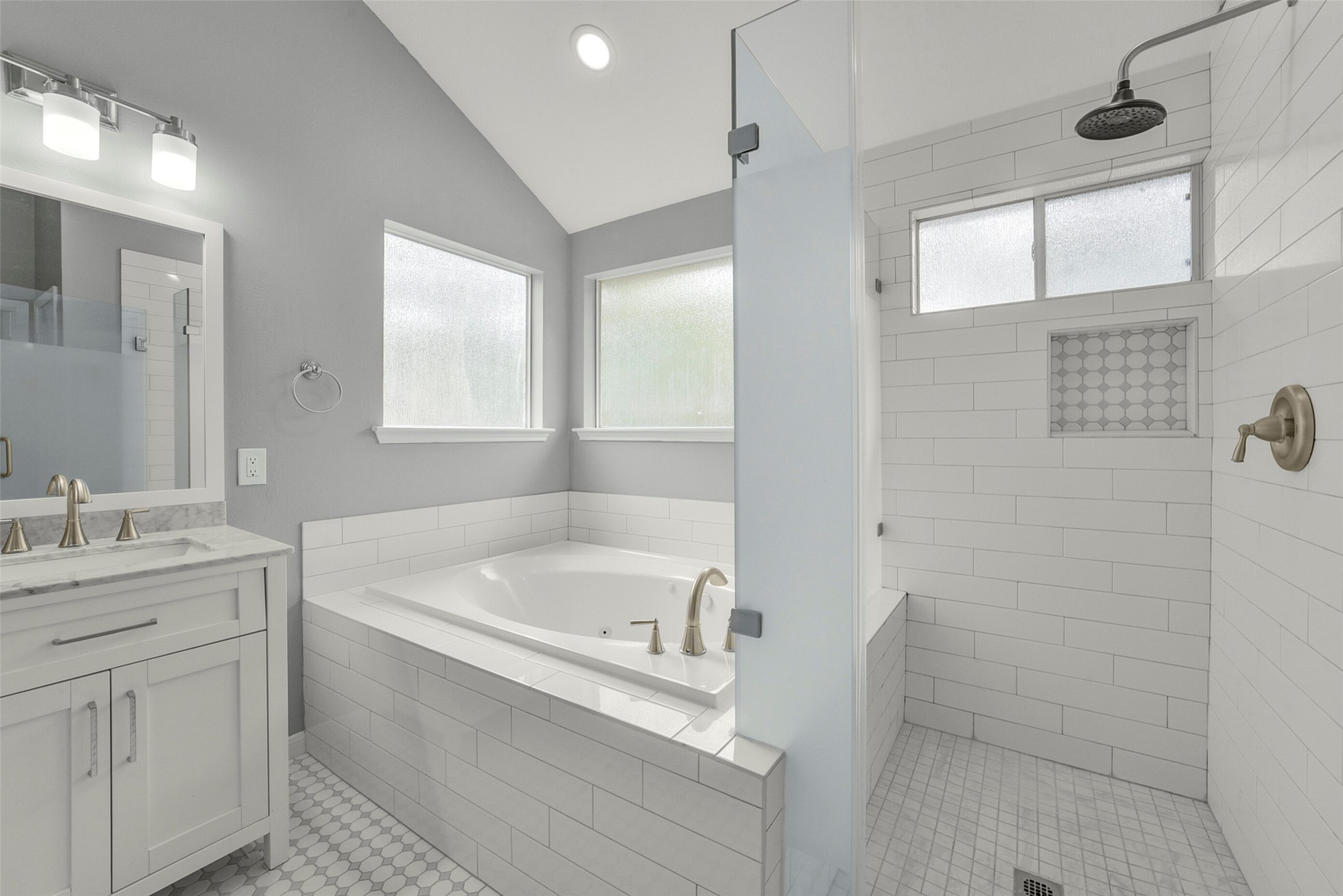 22 E New Avery Place Property Photo 32